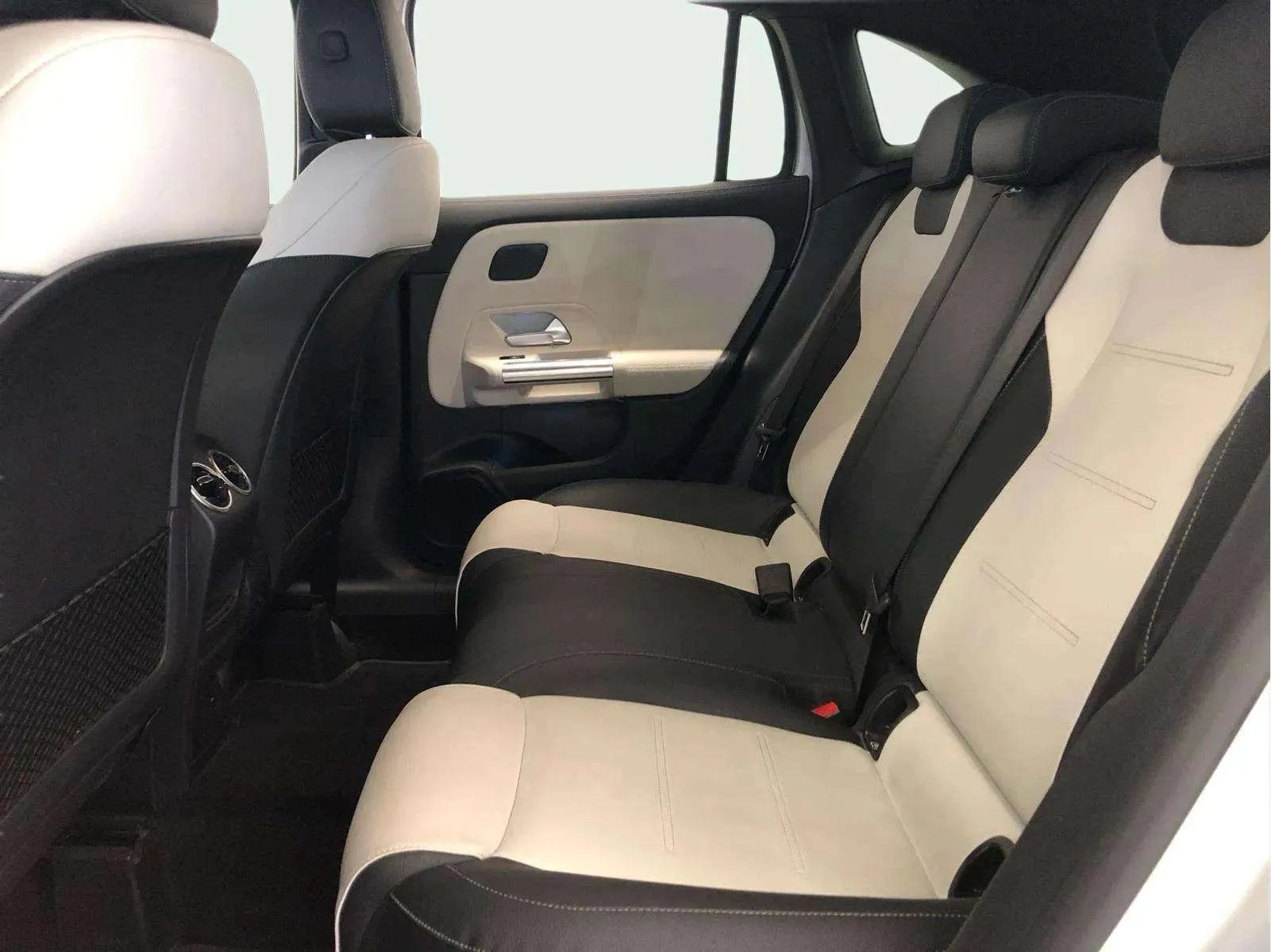 Mercedes-Benz GLA 200 D - foto 8