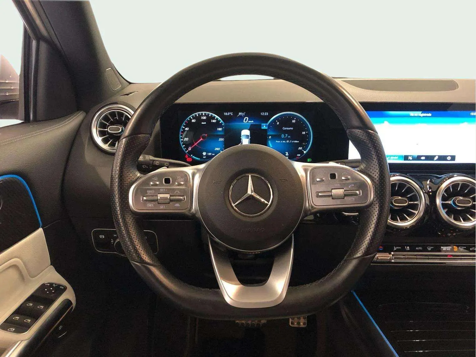 Mercedes-Benz GLA 200 D - foto 12