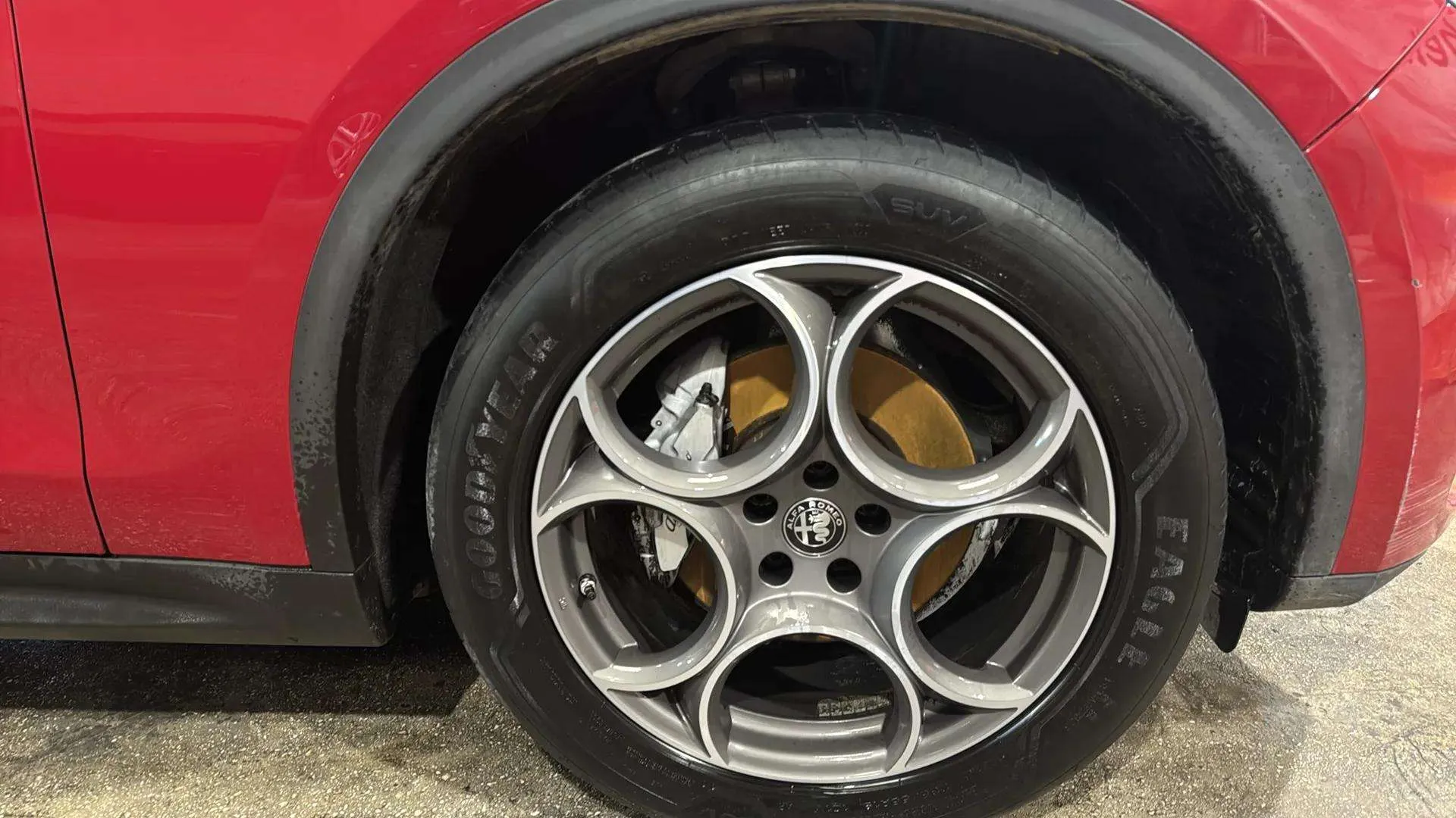 Alfa Romeo Stelvio 2.0 Gasolina Sprint Q4 - foto 17