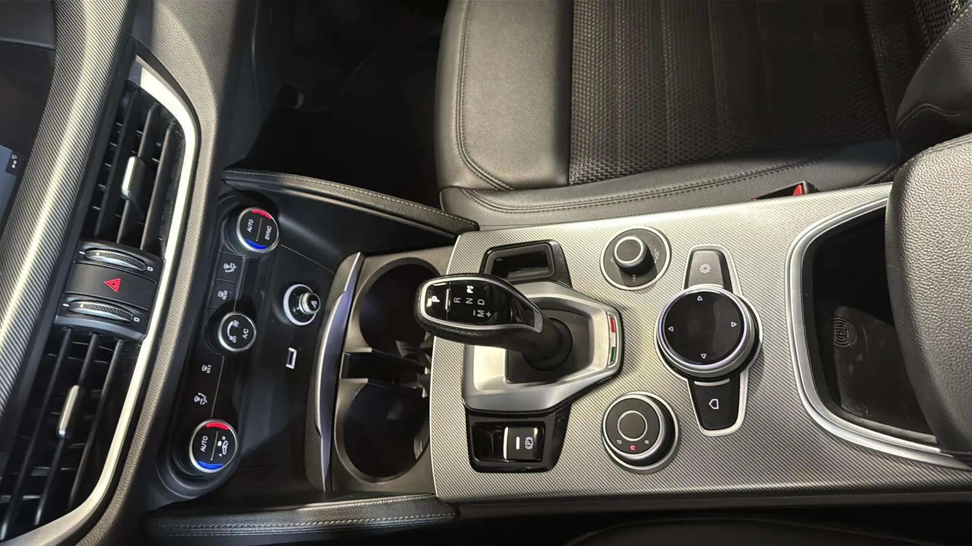 Alfa Romeo Stelvio 2.0 Gasolina Sprint Q4 - foto 21