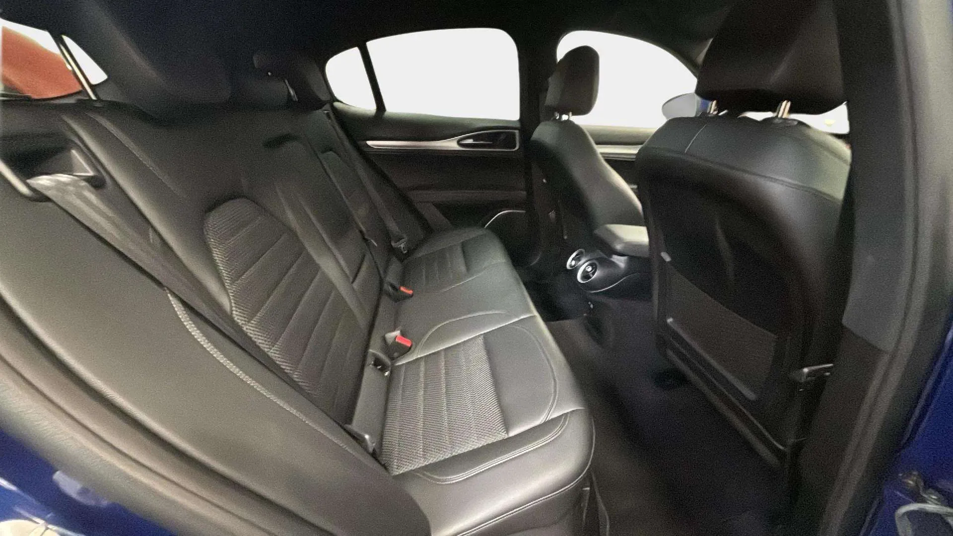 Alfa Romeo Stelvio 2.0 Gasolina Sprint Q4 - foto 16