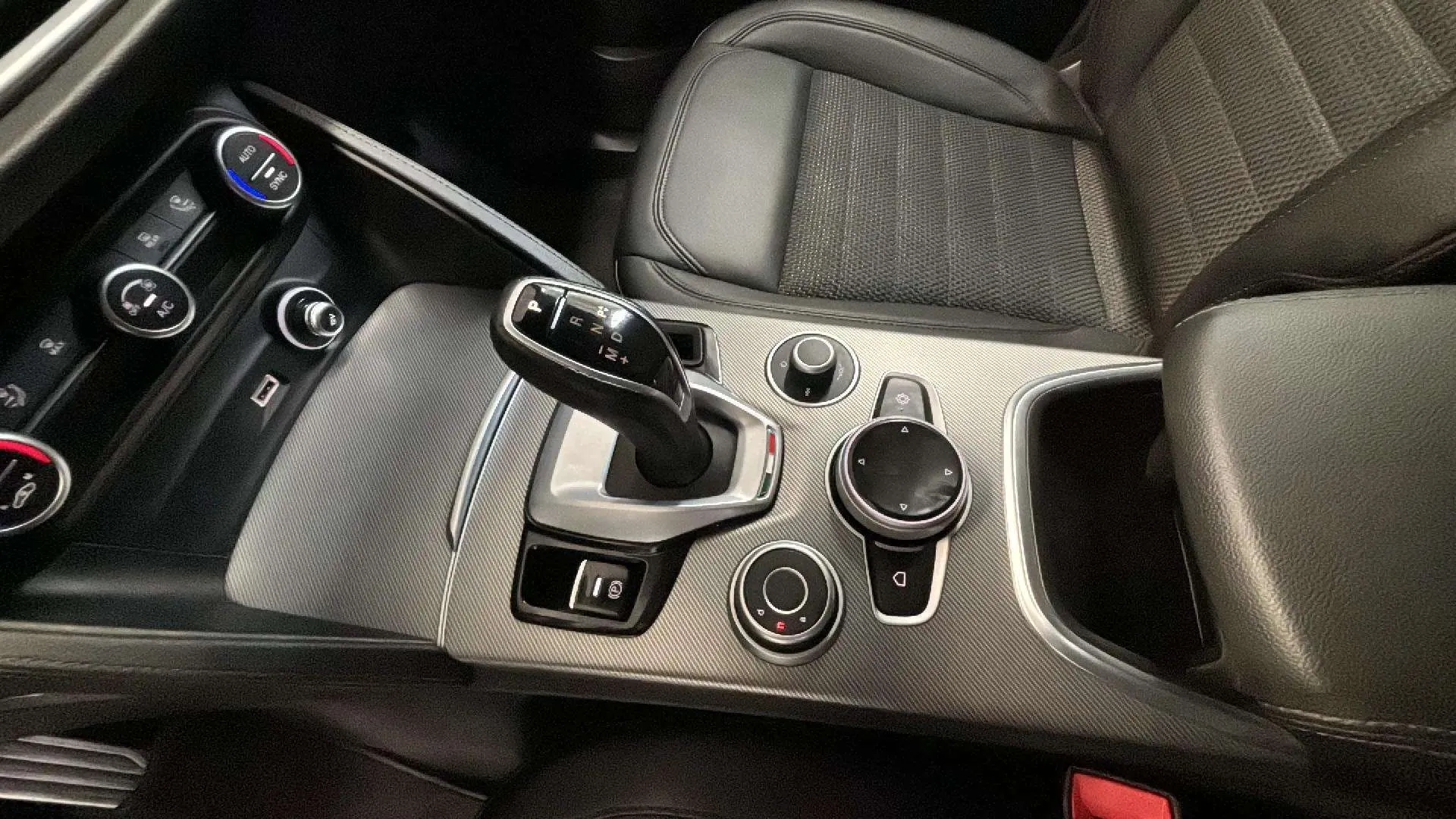 Alfa Romeo Stelvio 2.0 Gasolina Sprint Q4 - foto 23
