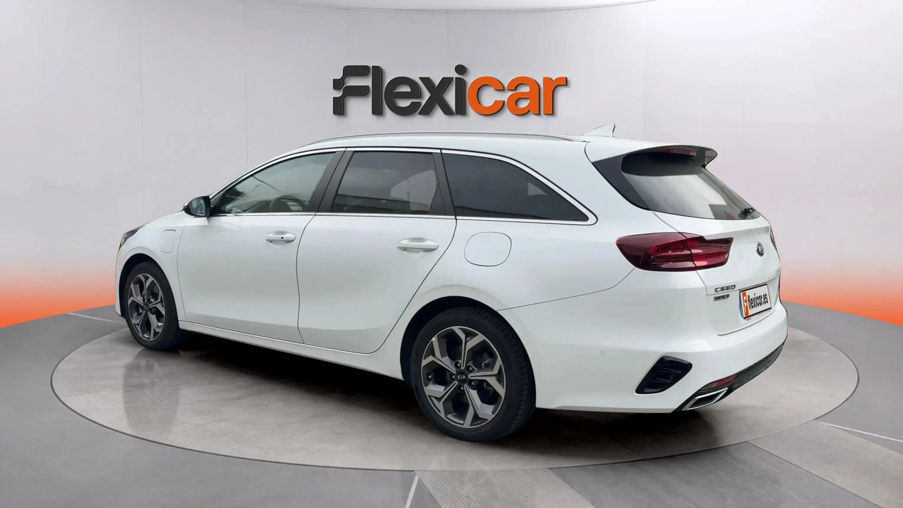 Kia Ceed Tourer 1.6 GDi PHEV eMotion - foto 5