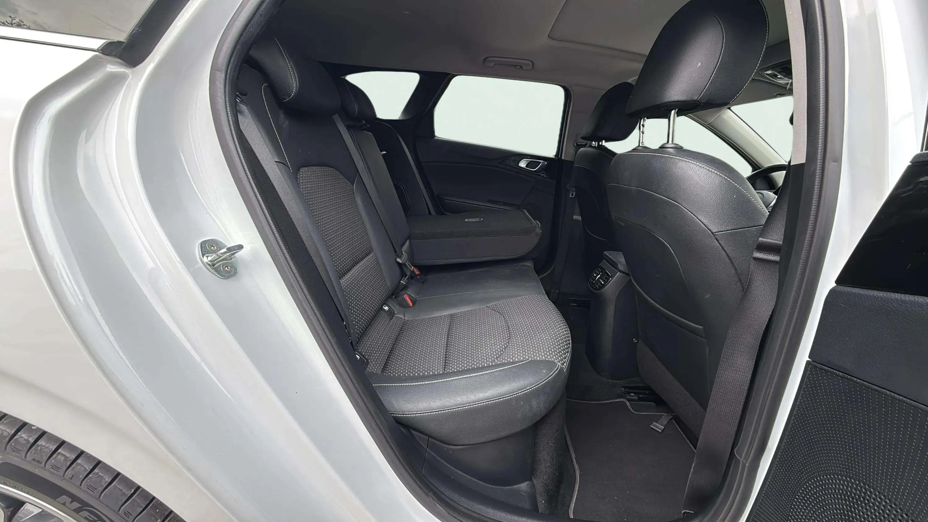 Kia Ceed Tourer 1.6 GDi PHEV eMotion - foto 14