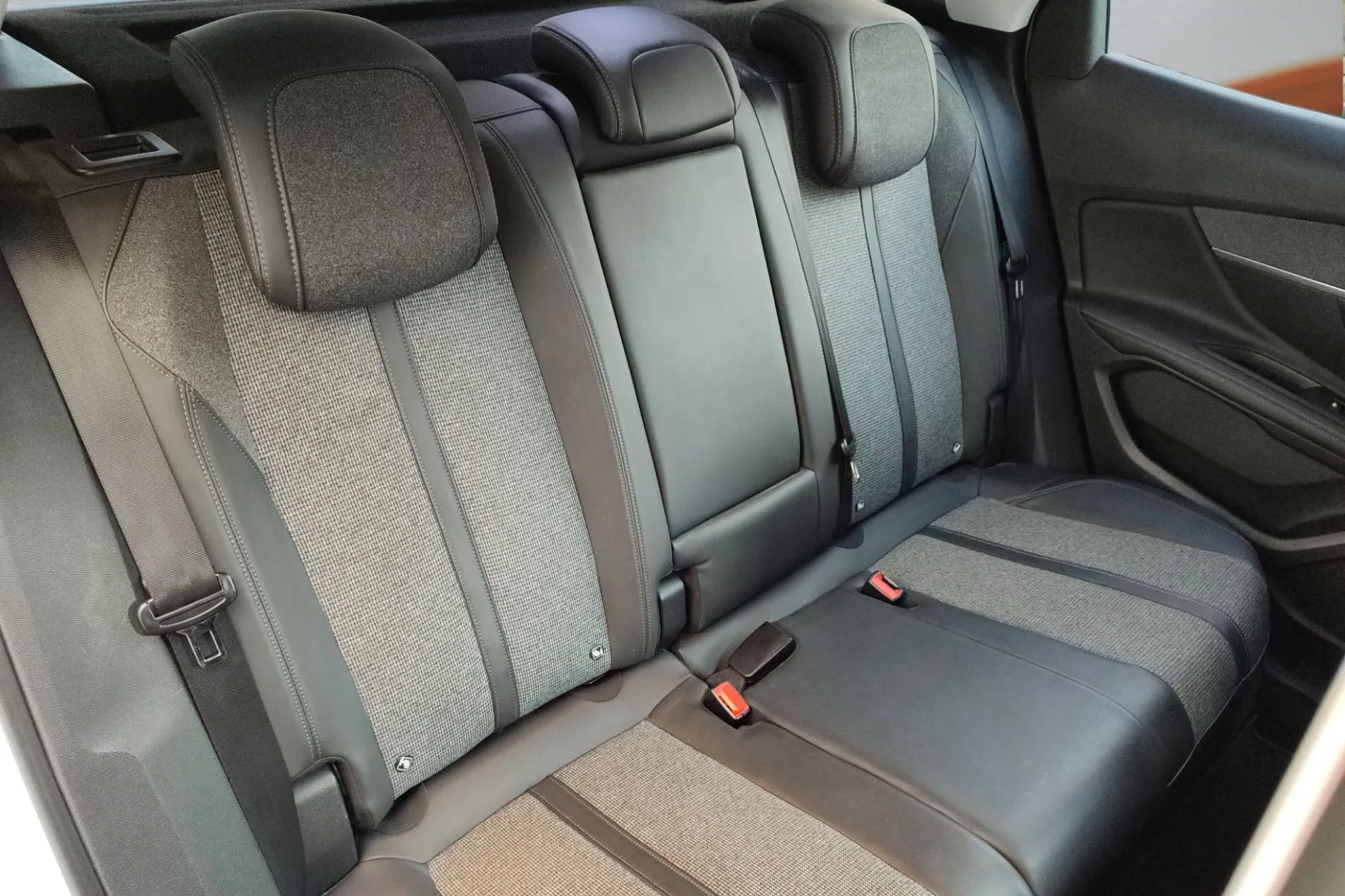 Peugeot 3008 1.2 PureTech Allure EAT6 - foto 14