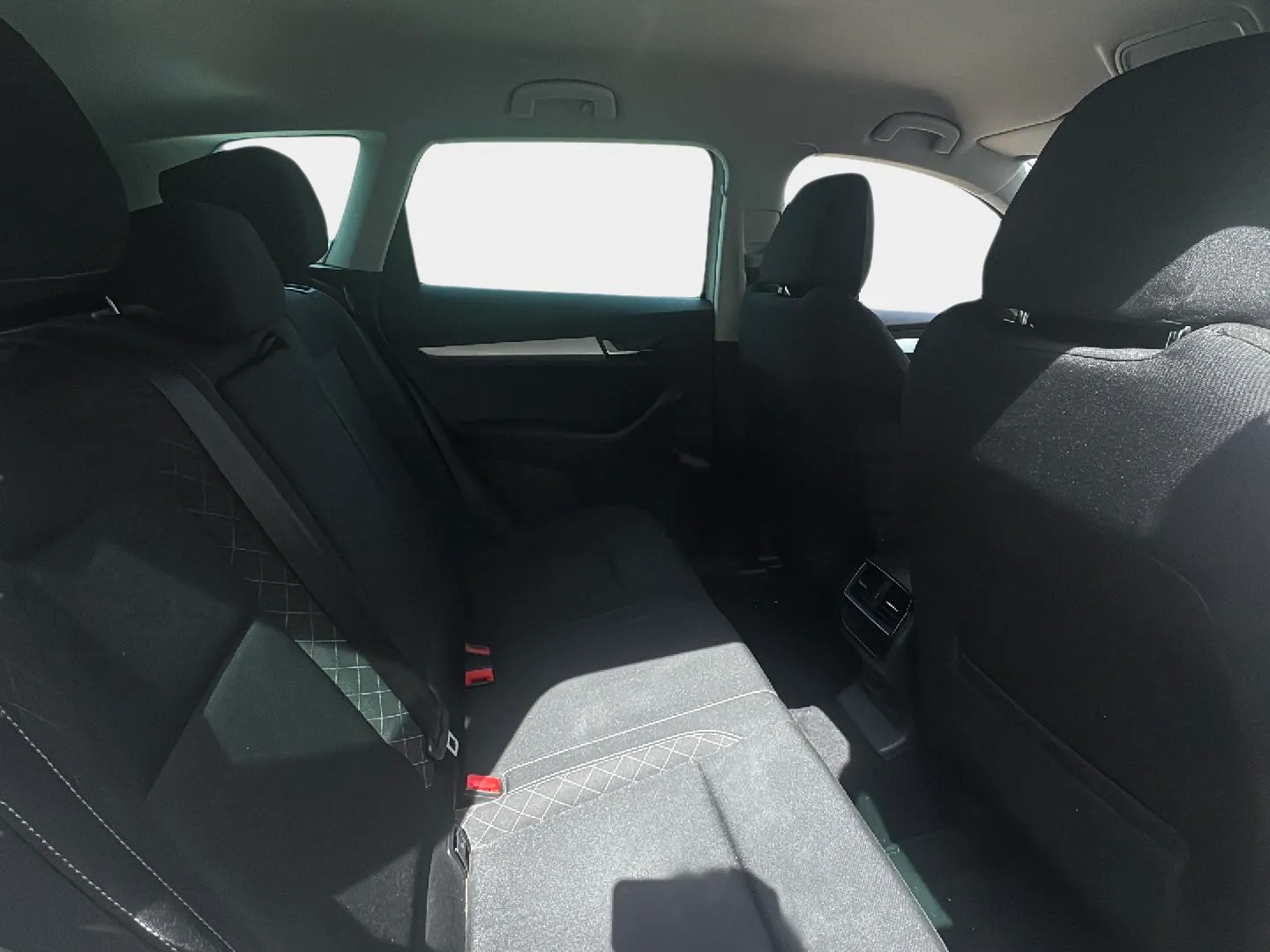 Škoda Karoq 1.0 TSI DSG Ambition - foto 11