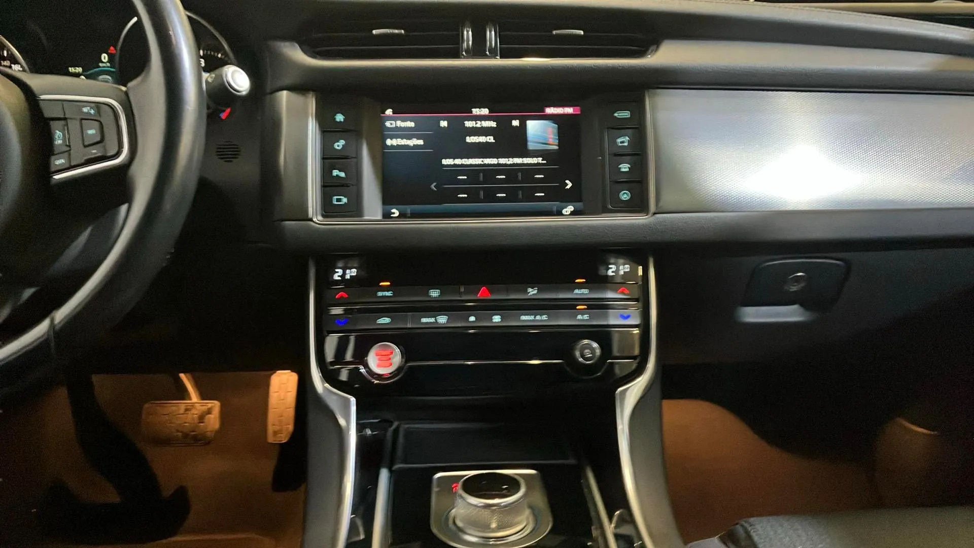 Jaguar XF 2.0D R-Sport - foto 12