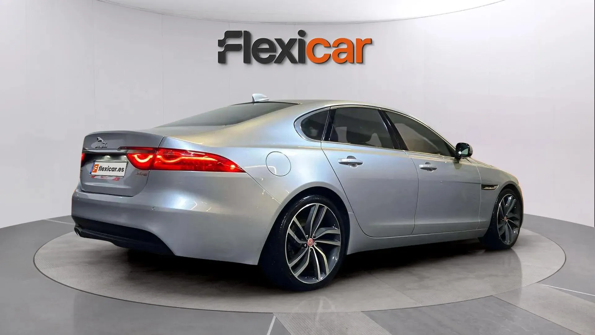 Jaguar XF 2.0D R-Sport - foto 6