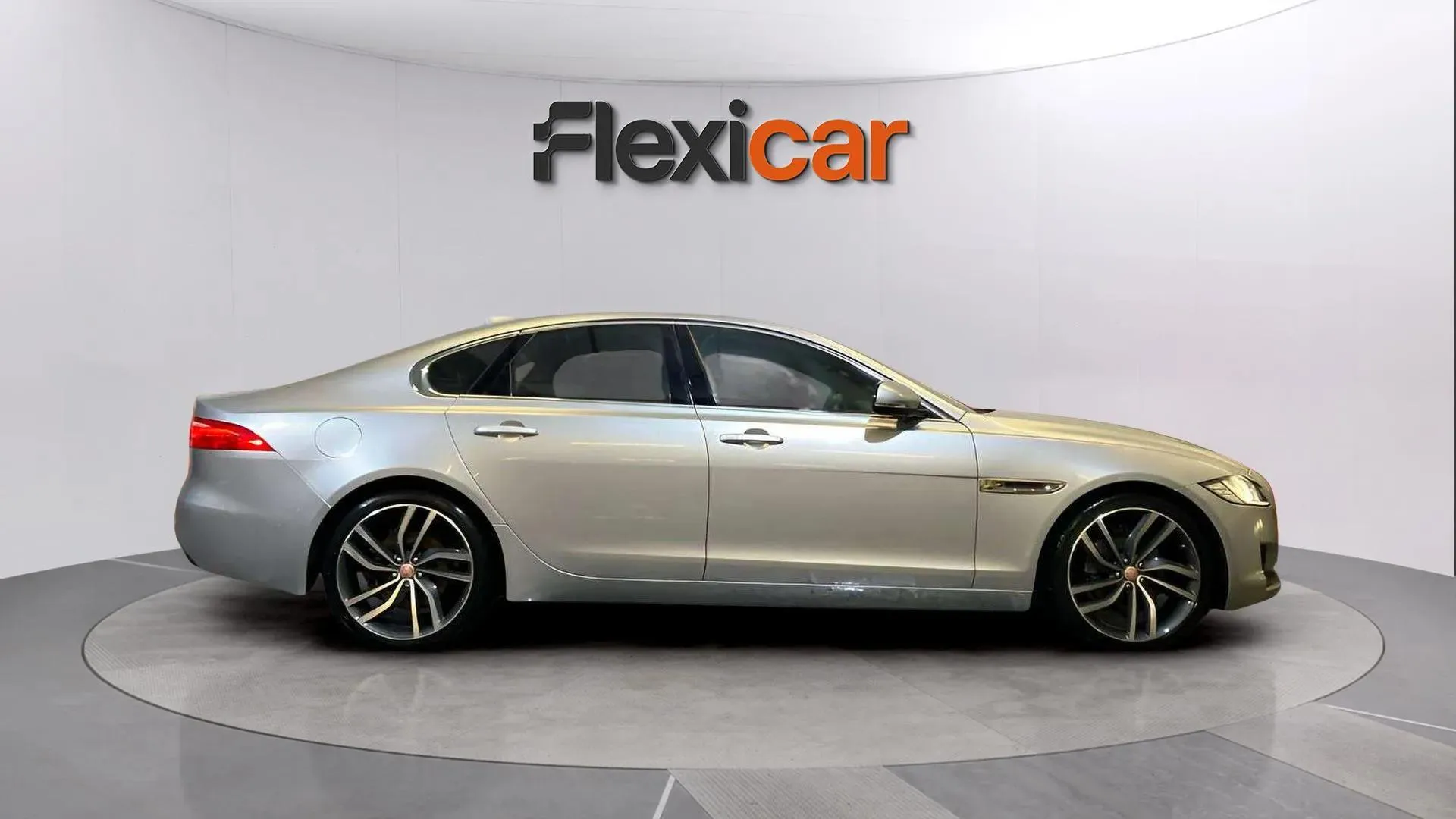 Jaguar XF 2.0D R-Sport - foto 4
