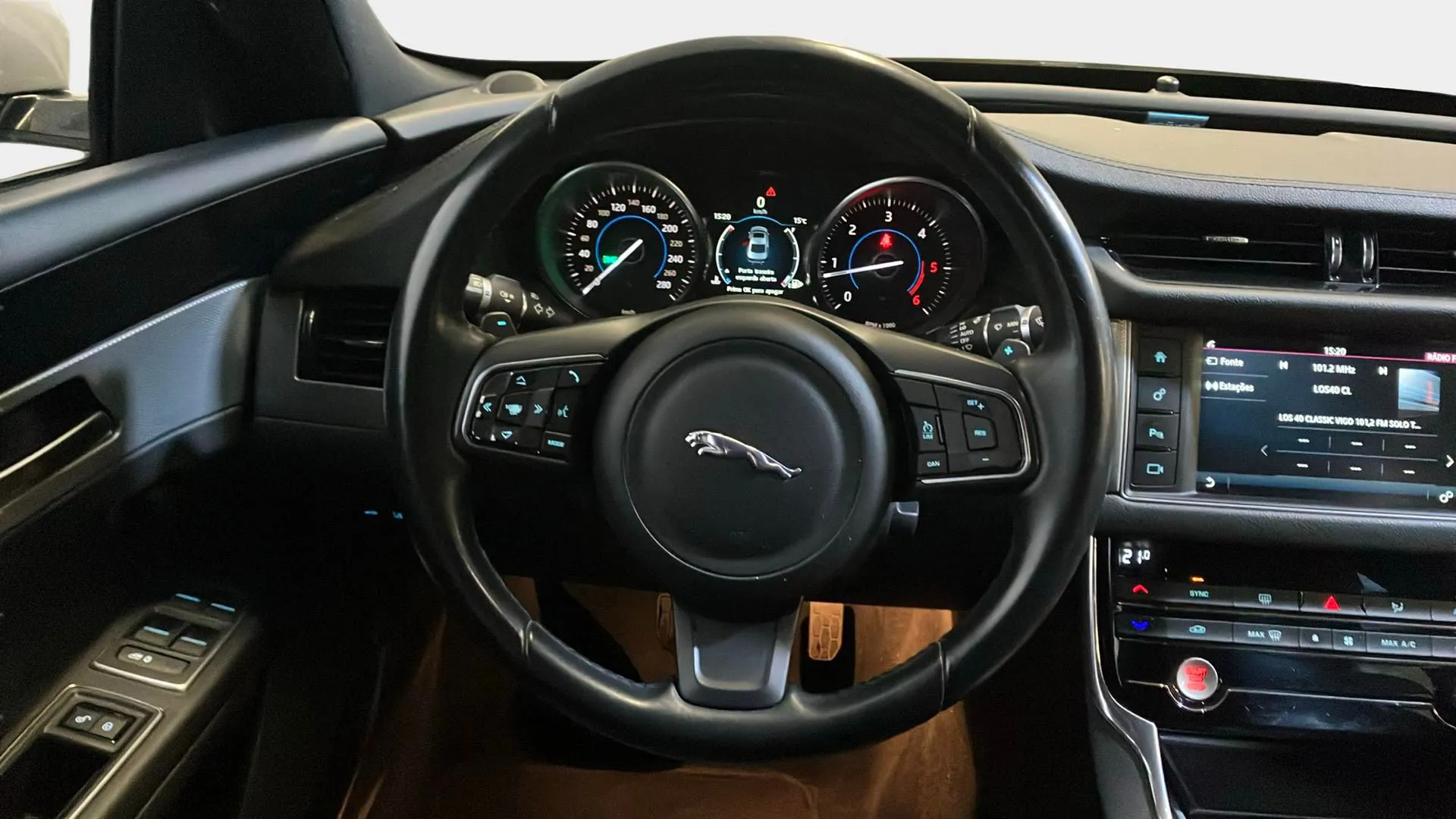 Jaguar XF 2.0D R-Sport - foto 13
