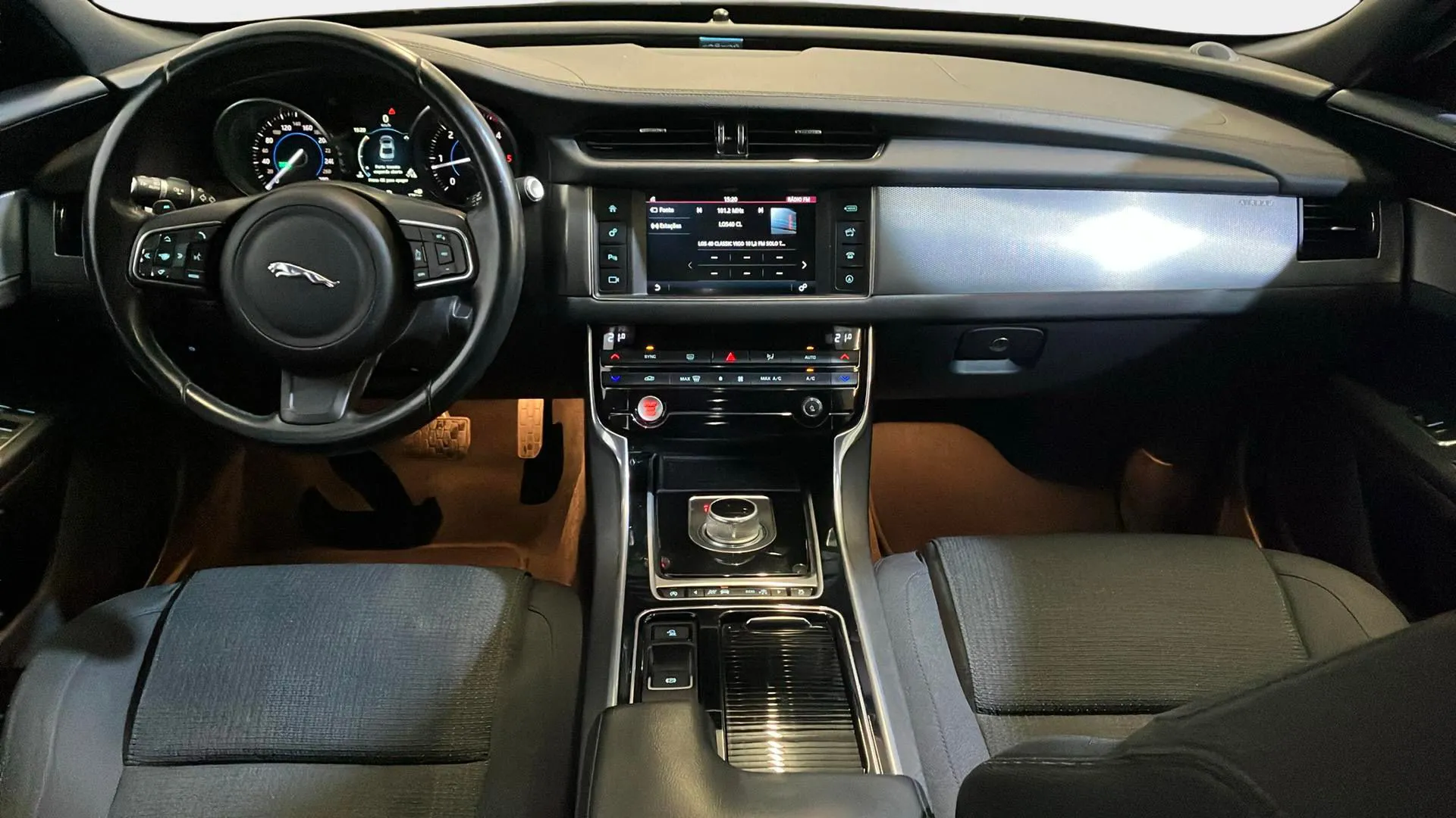 Jaguar XF 2.0D R-Sport - foto 10