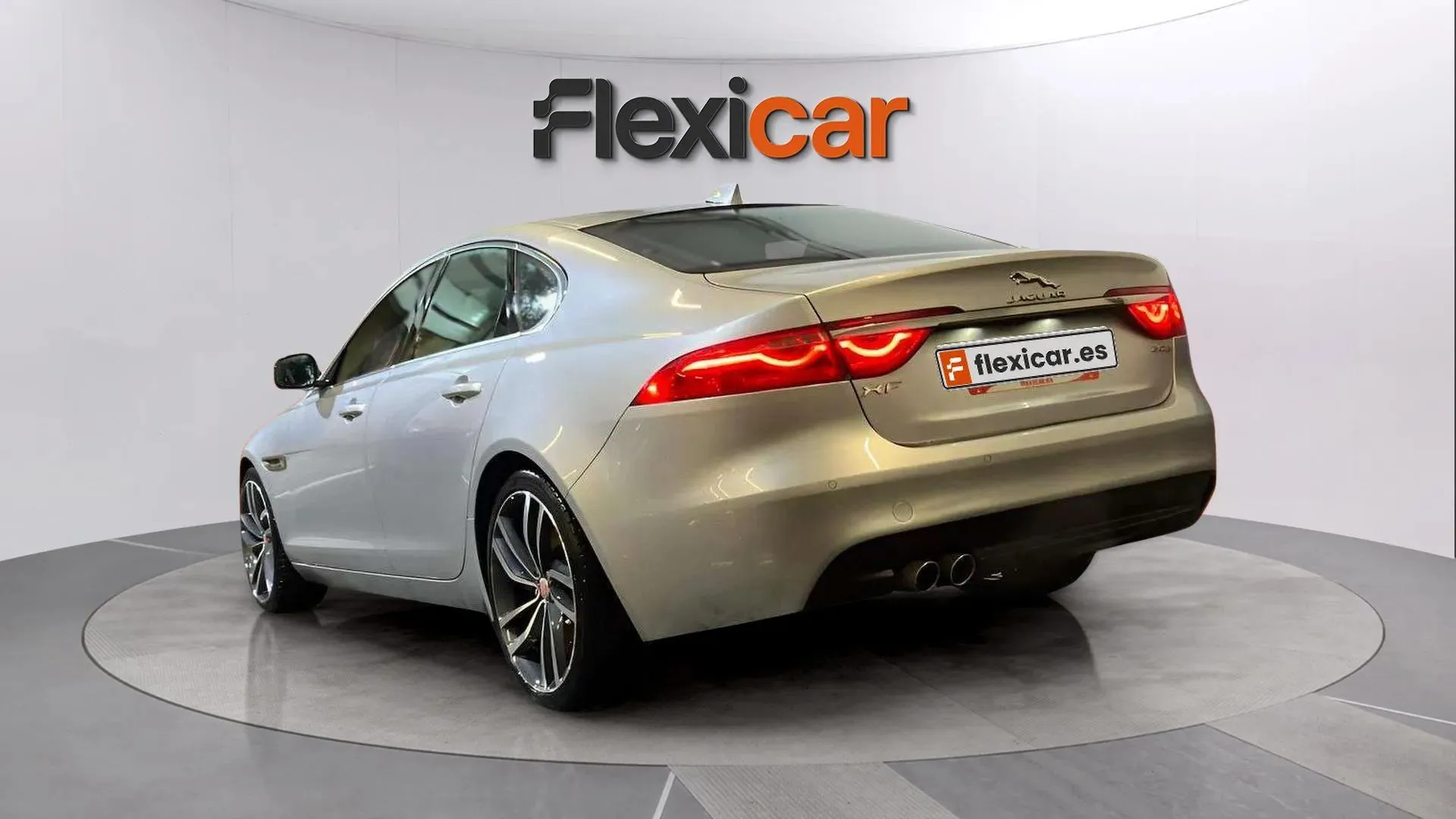 Jaguar XF 2.0D R-Sport - foto 8