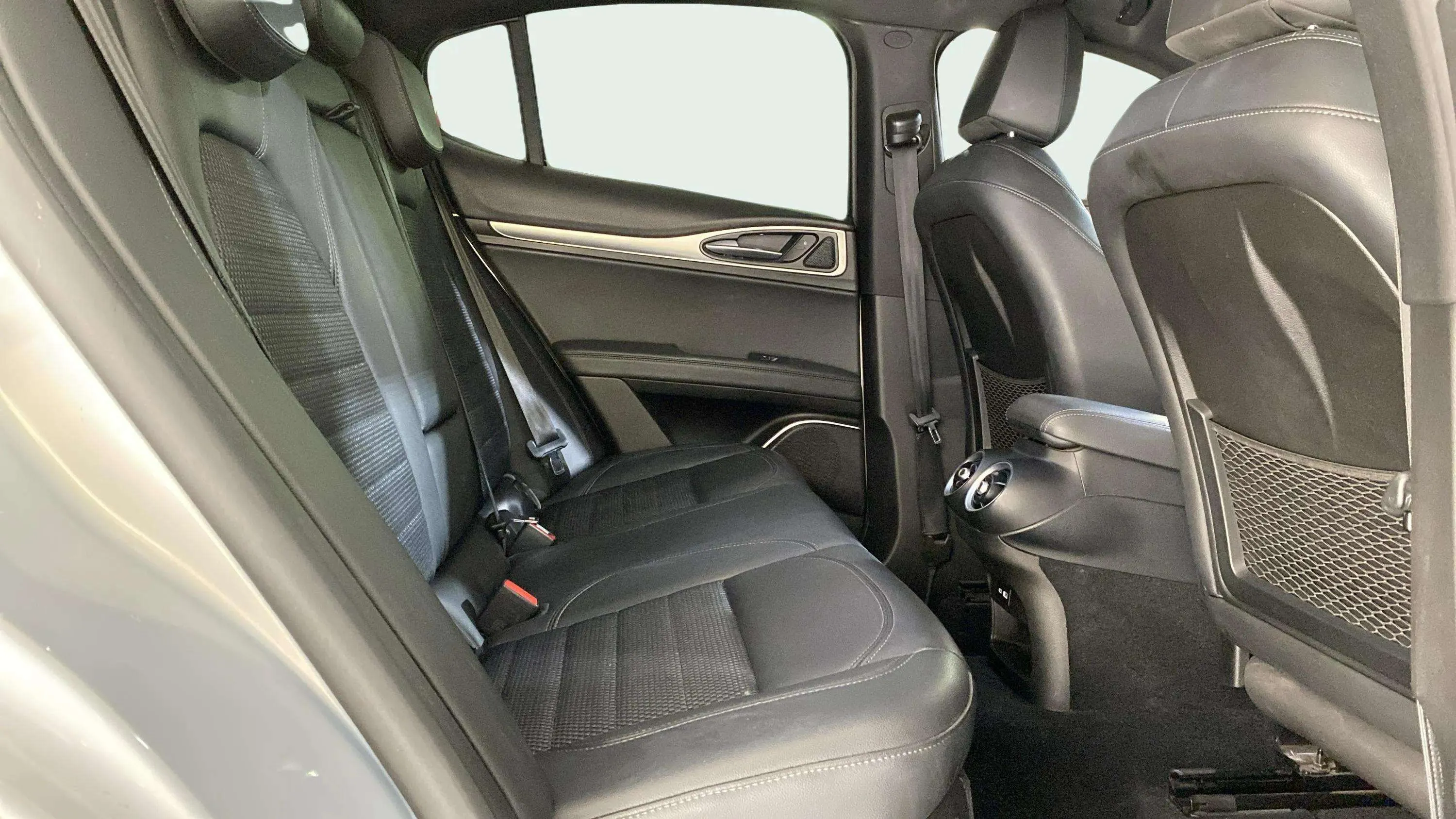 Alfa Romeo Stelvio 2.2 Diesel Sprint RWD - foto 13