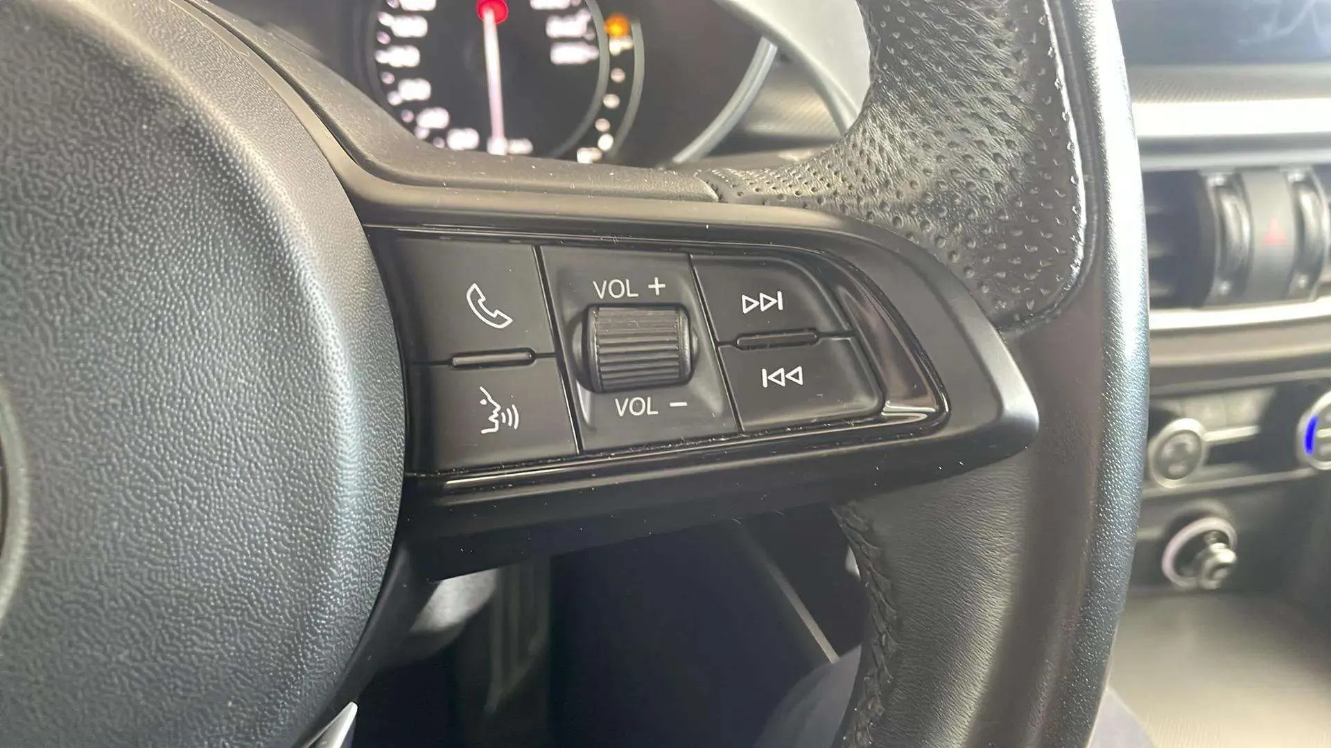 Alfa Romeo Stelvio 2.0 Gasolina Sprint Q4 - foto 31