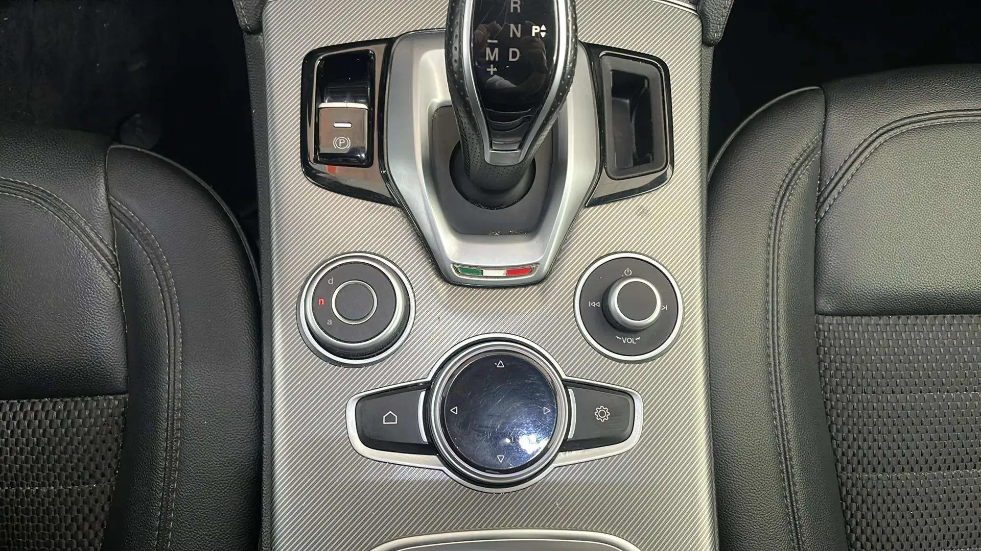 Alfa Romeo Stelvio 2.0 Gasolina Sprint Q4 - foto 21