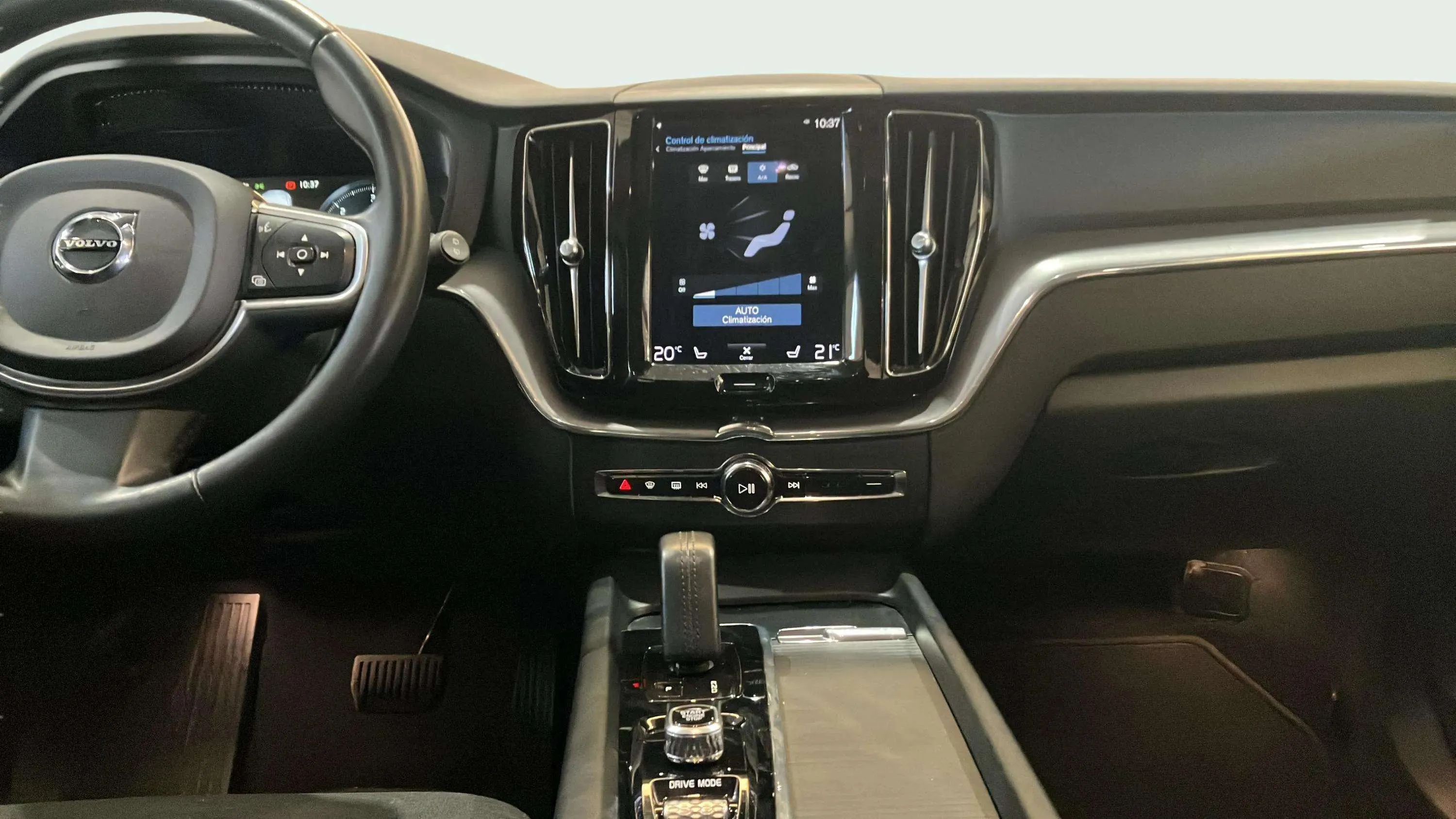 Volvo XC60 2.0 B4 D Momentum - foto 14