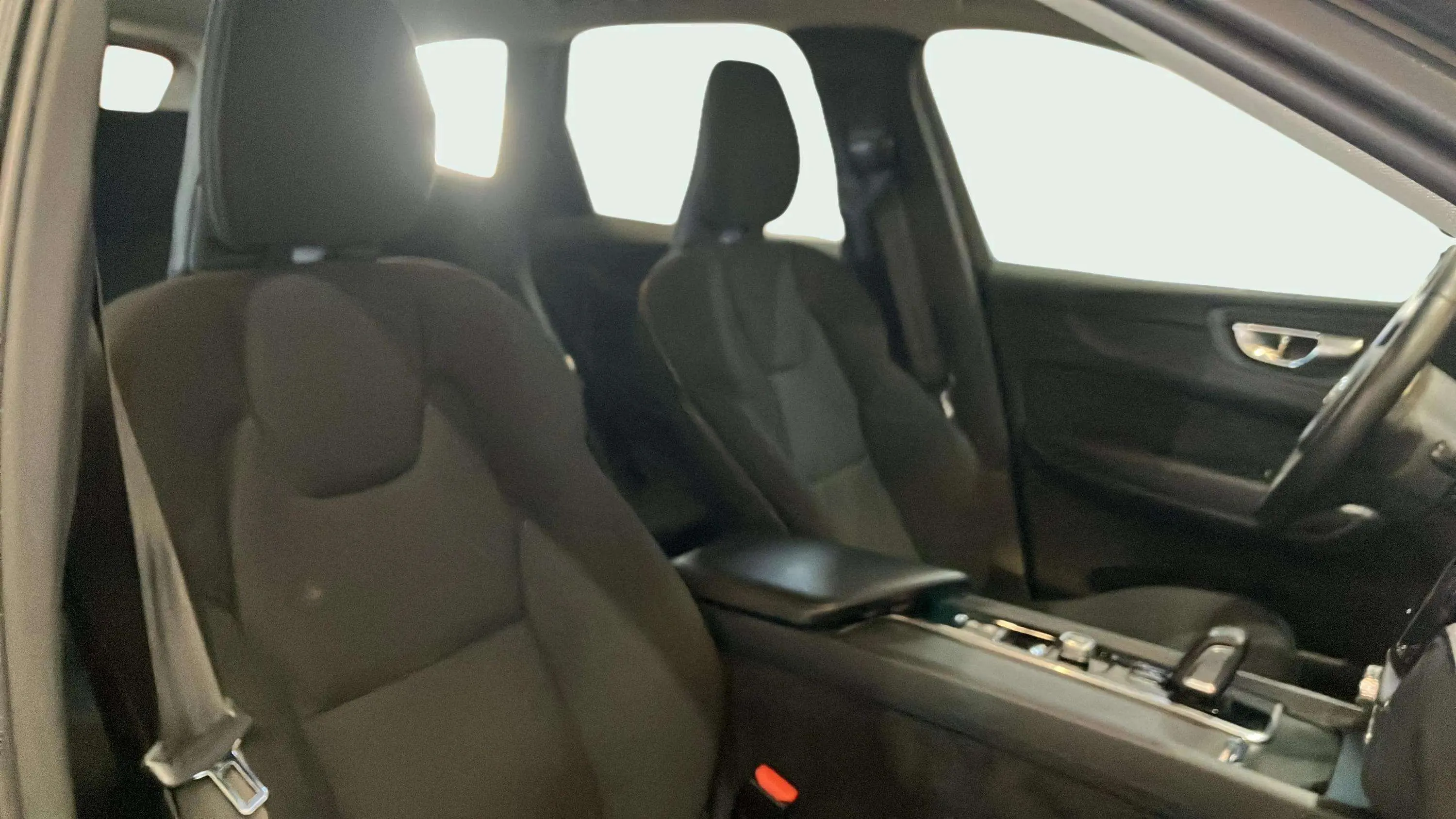 Volvo XC60 2.0 B4 D Momentum - foto 17