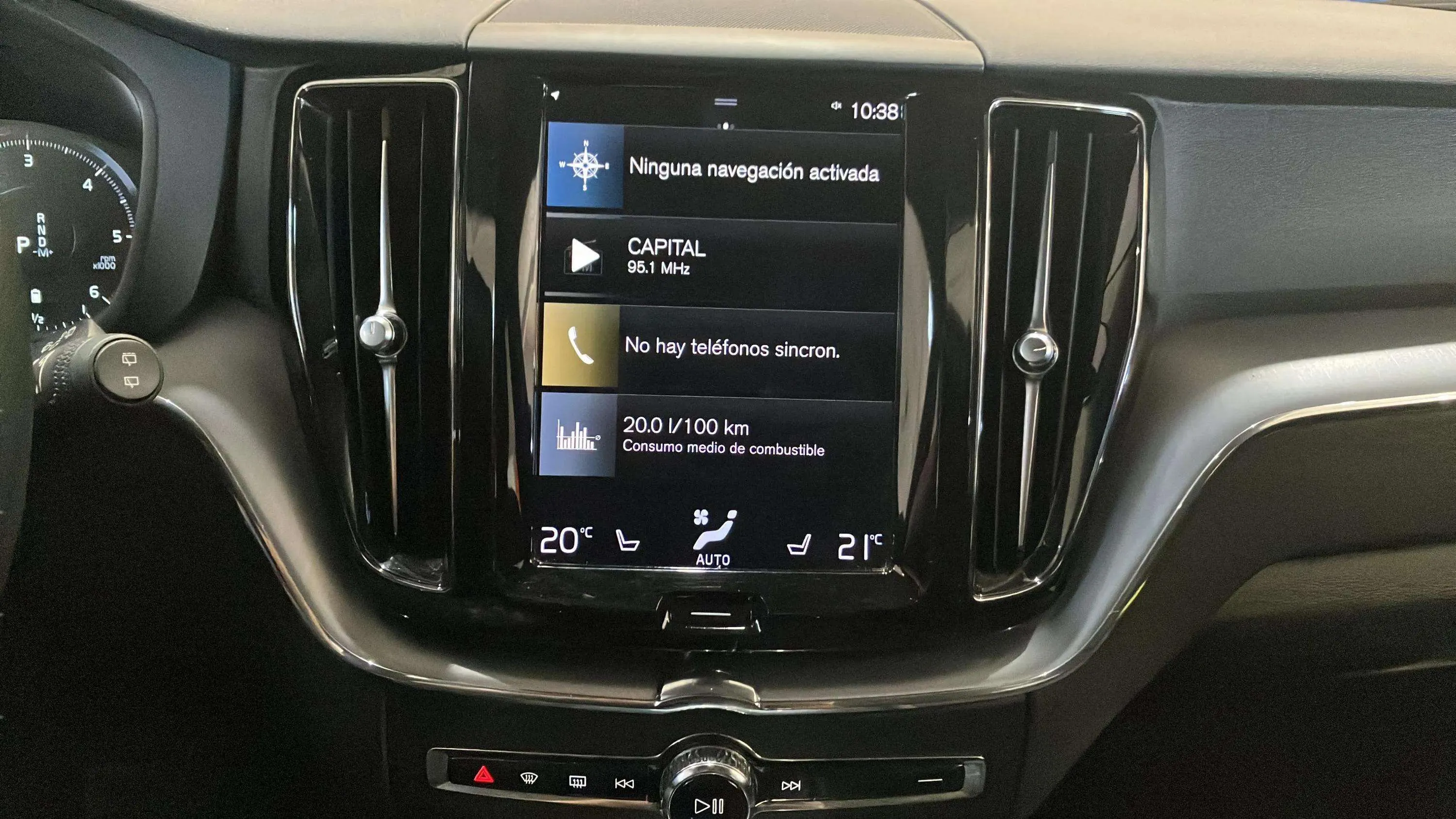 Volvo XC60 2.0 B4 D Momentum - foto 15