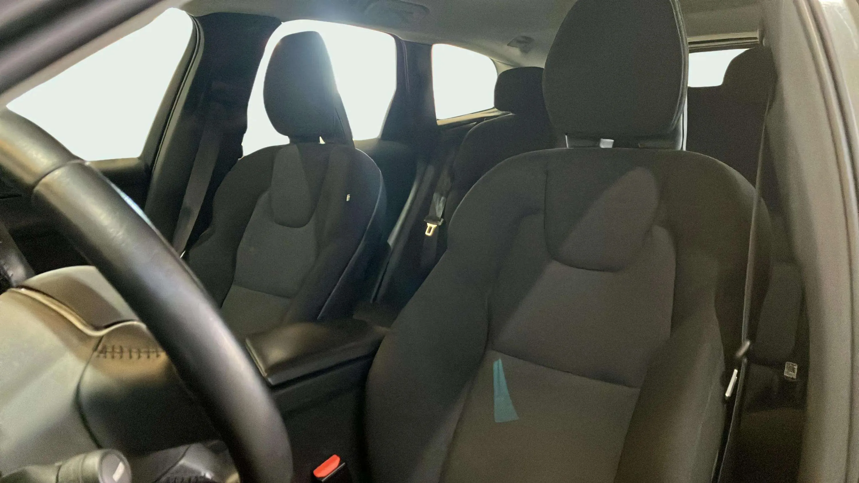 Volvo XC60 2.0 B4 D Momentum - foto 8