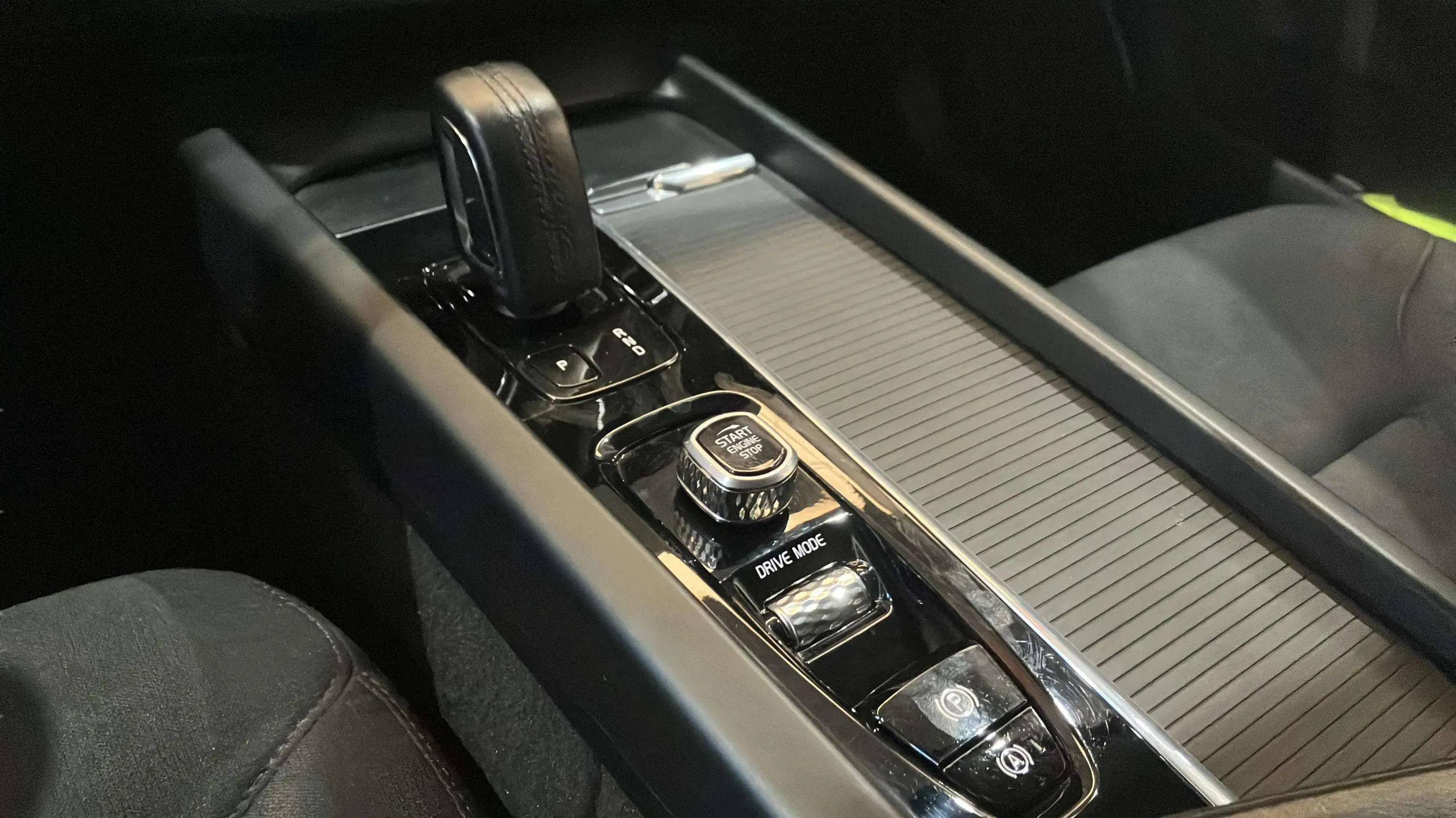 Volvo XC60 2.0 B4 D Momentum - foto 16