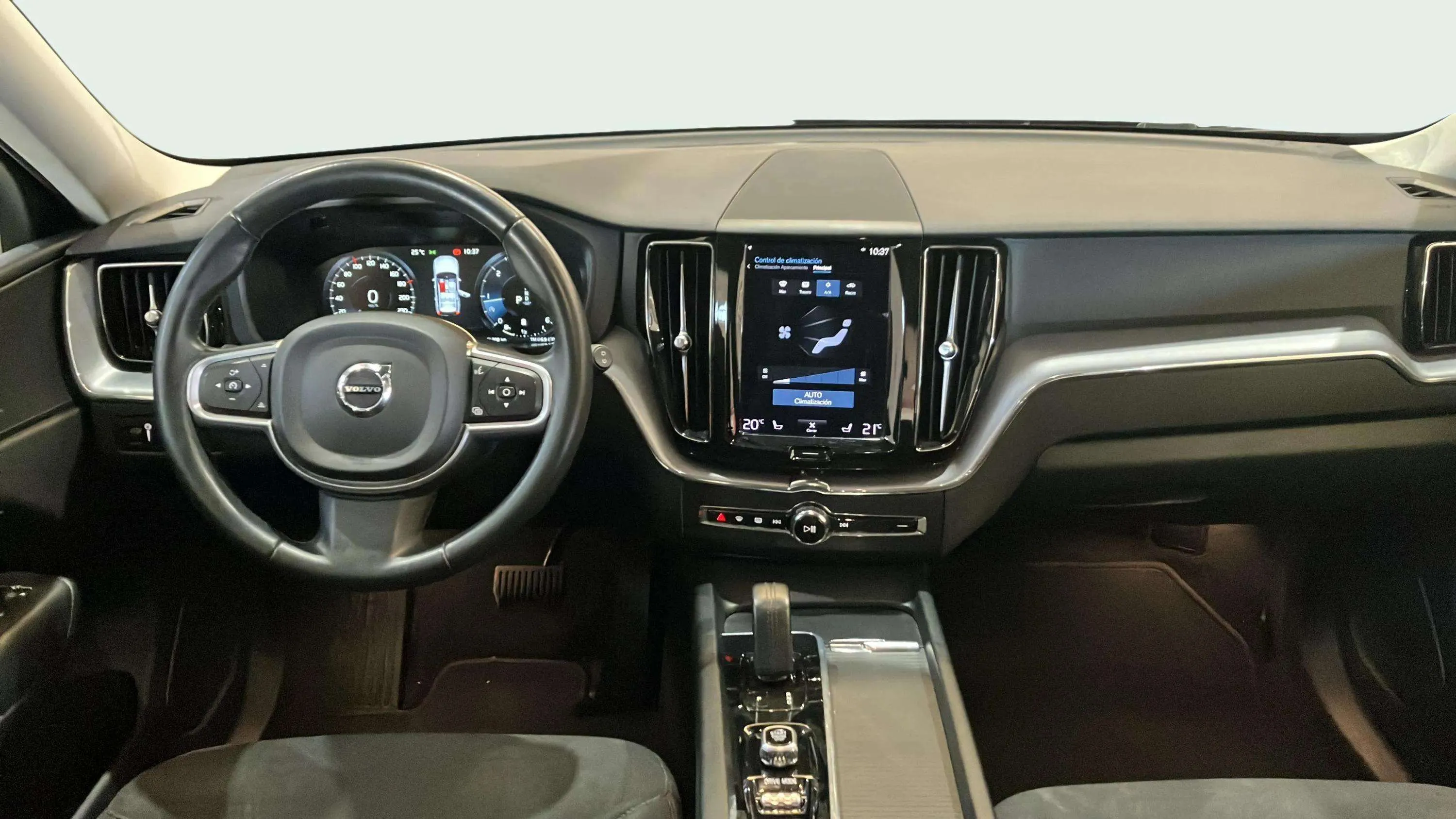 Volvo XC60 2.0 B4 D Momentum - foto 9