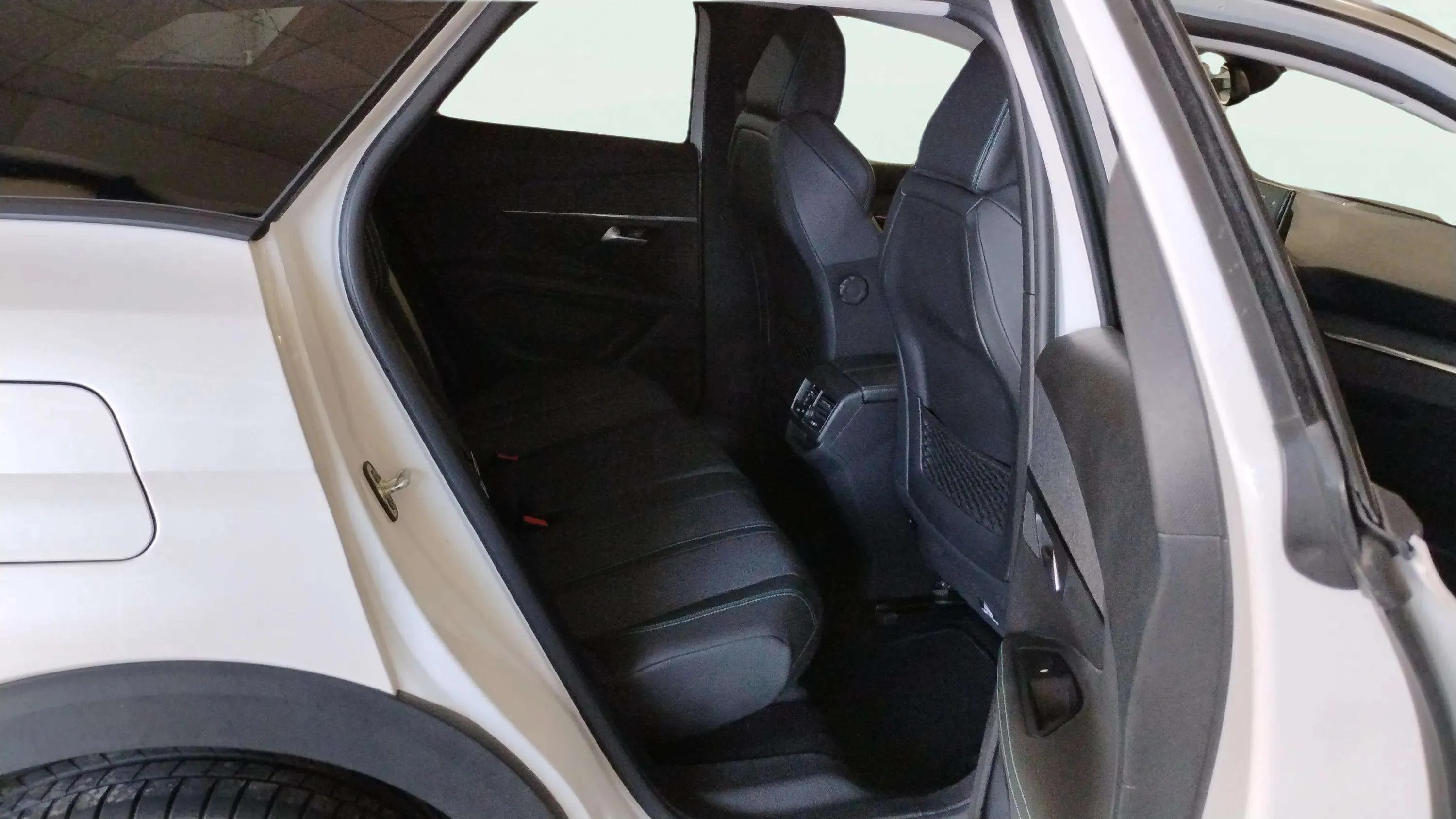 Peugeot 3008 1.5 BlueHDi Allure Pack - foto 18