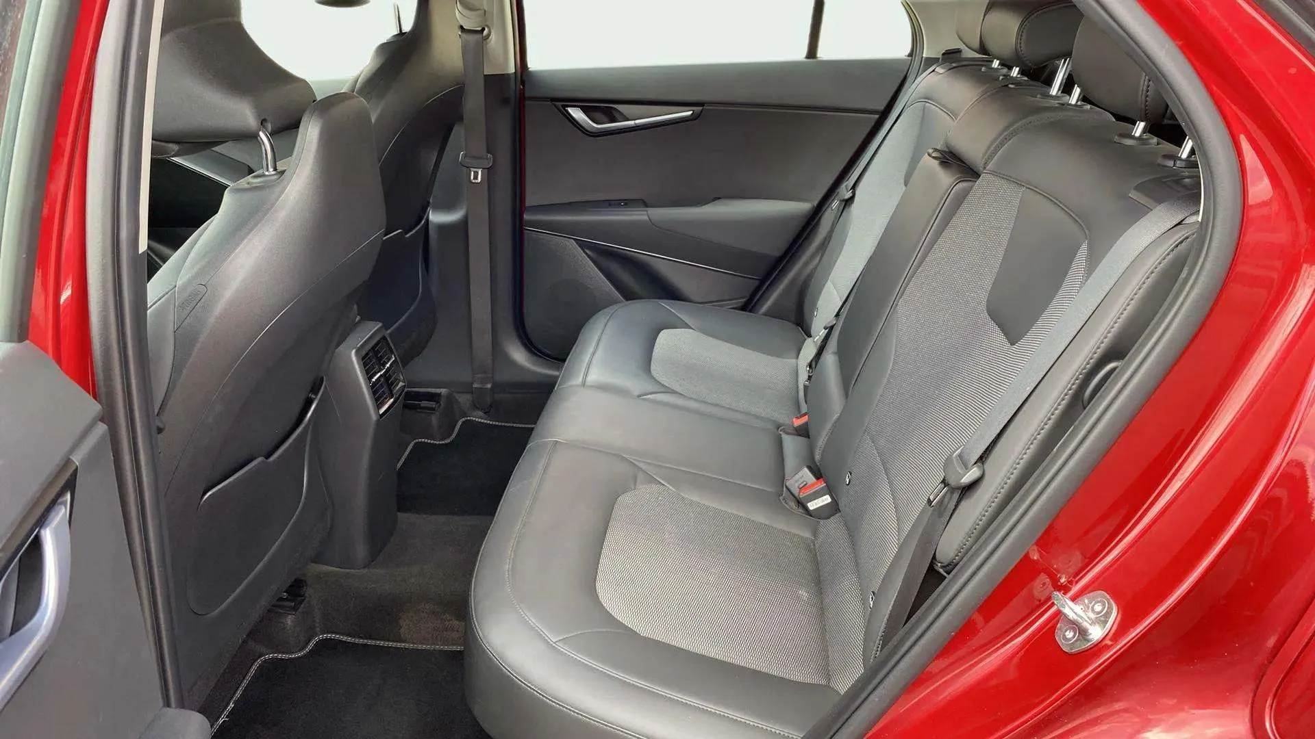 Kia Niro 1.6 GDi HEV Drive - foto 15