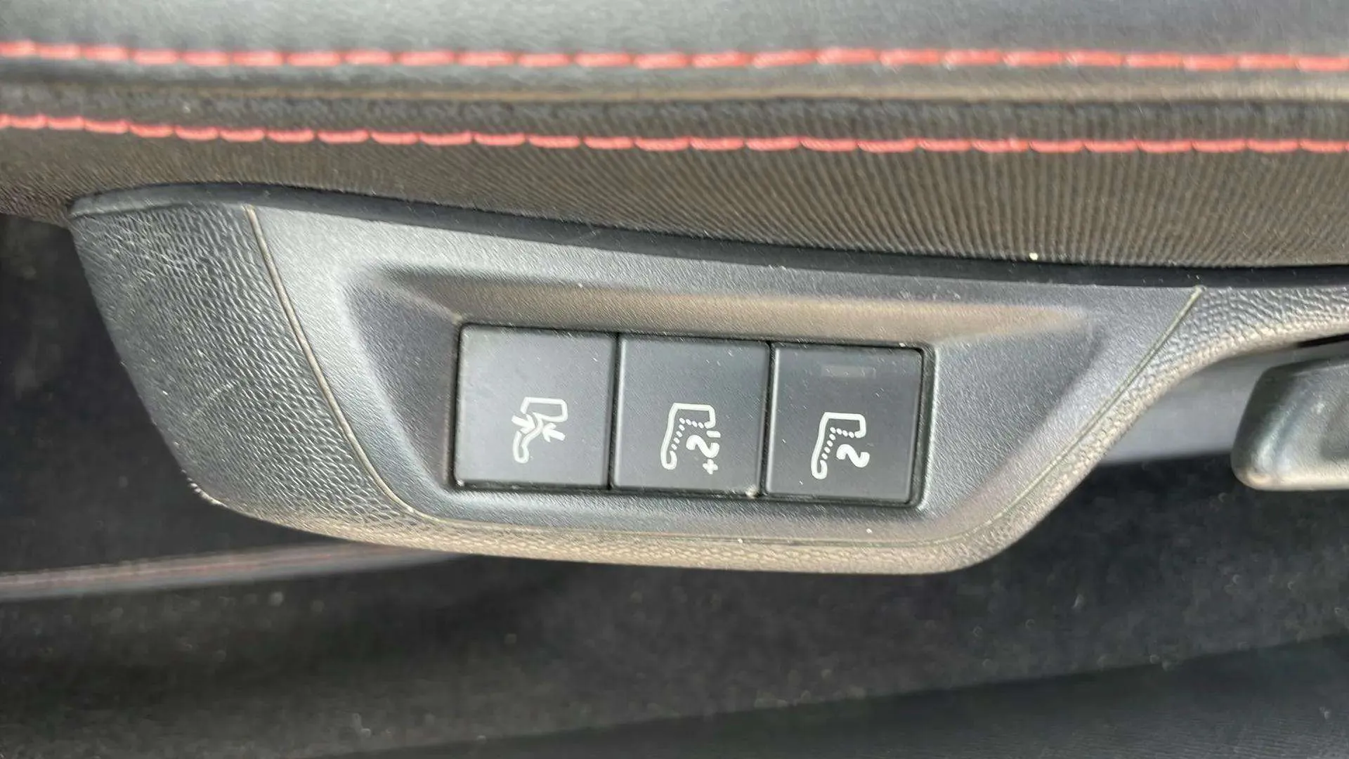 Peugeot 308 GT BlueHDi - foto 21