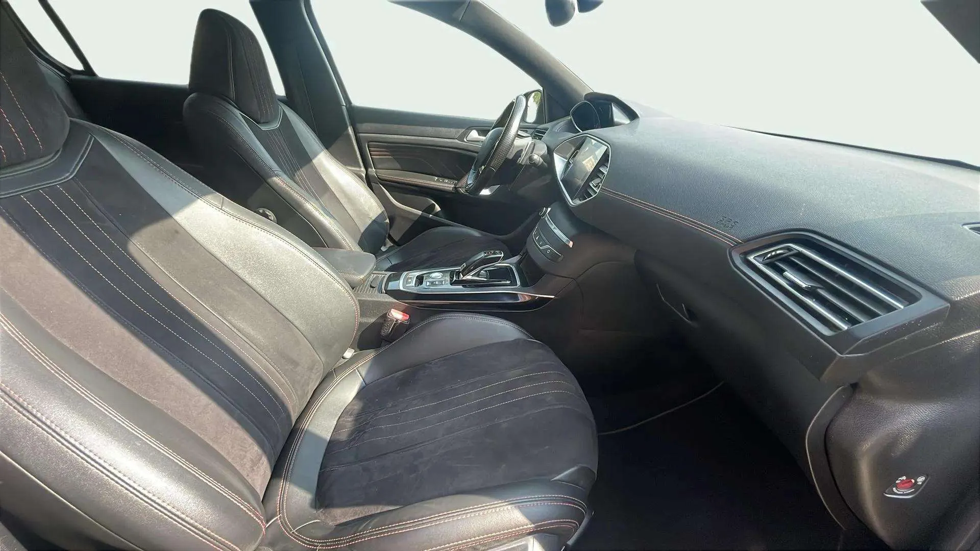 Peugeot 308 GT BlueHDi - foto 13