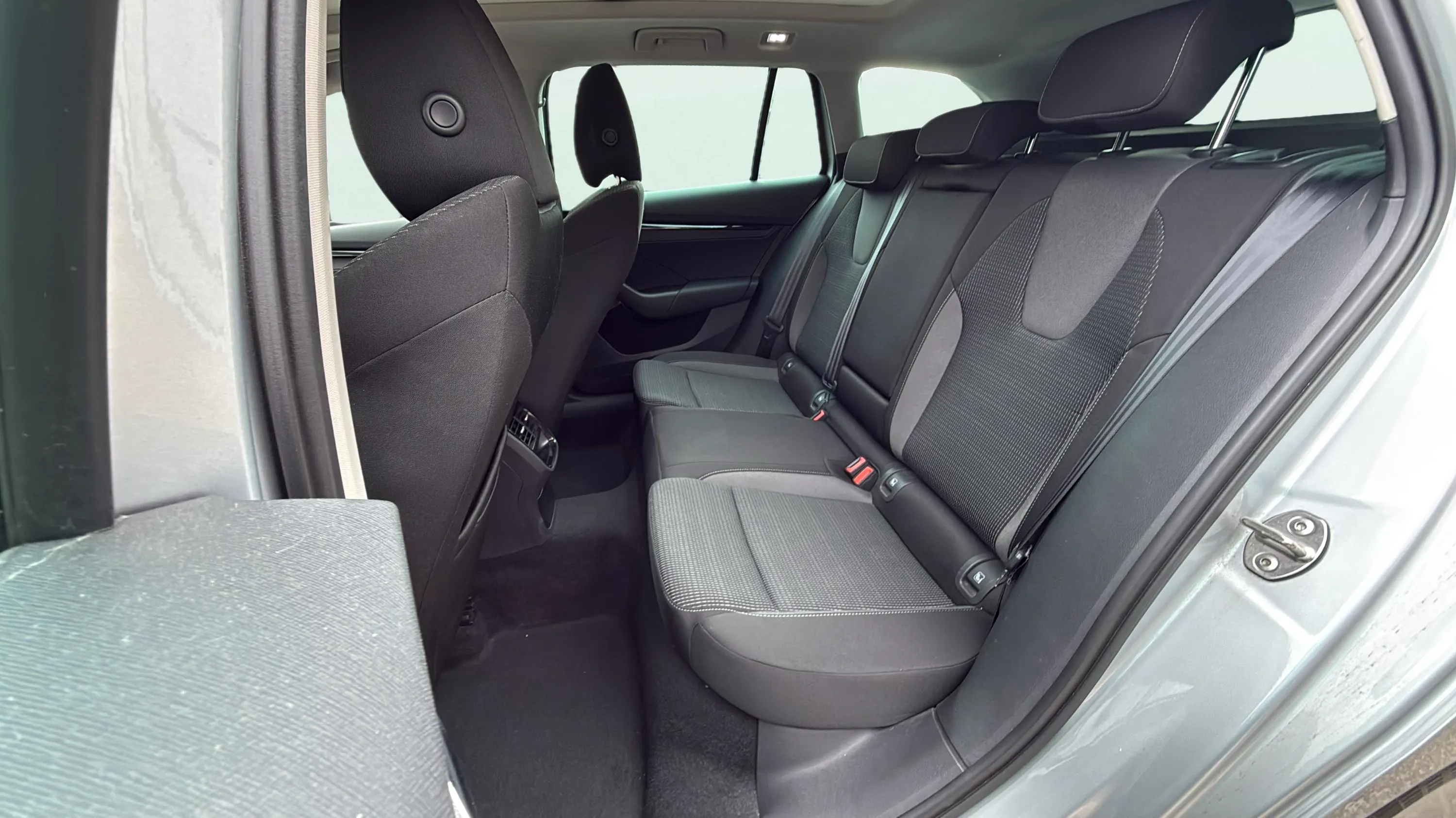 Škoda Octavia 2.0 TDI DSG Ambition - foto 16