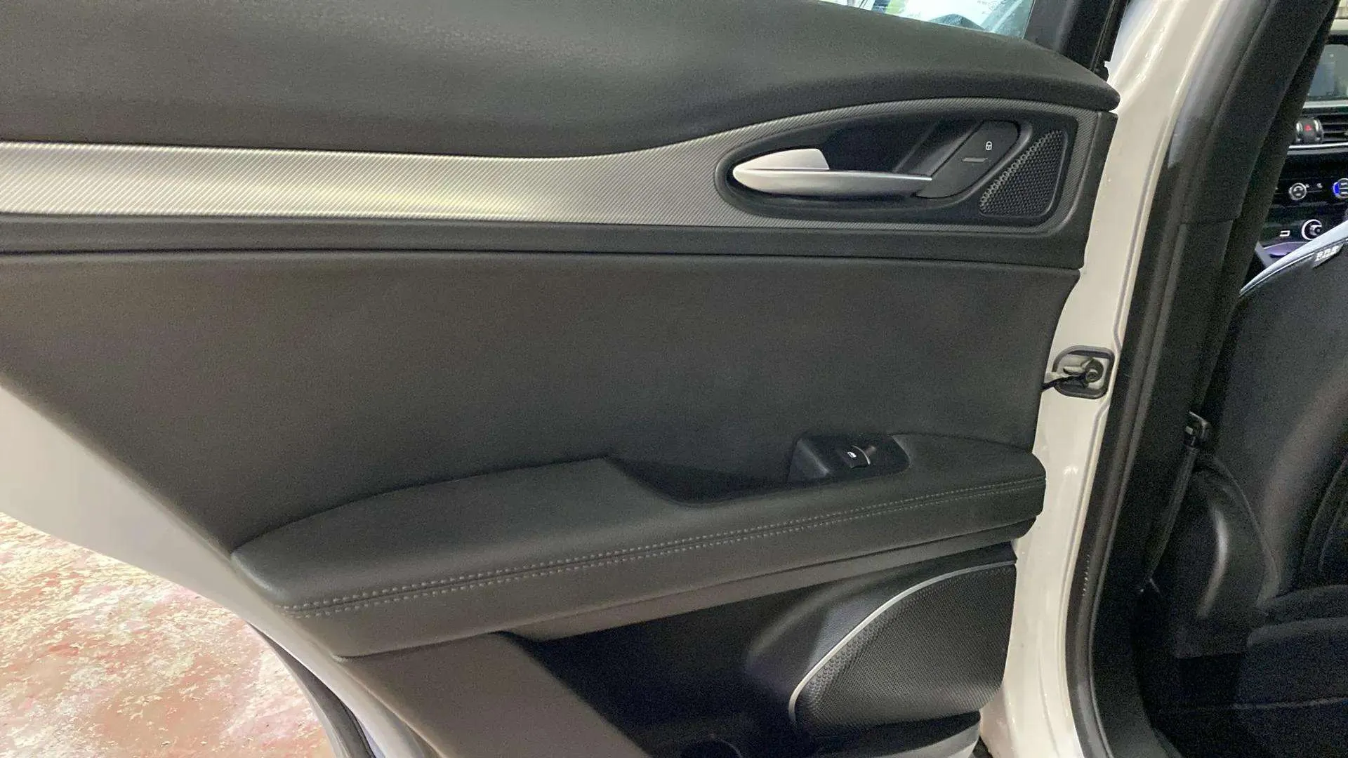 Alfa Romeo Stelvio 2.0 Gasolina Sprint Q4 - foto 11