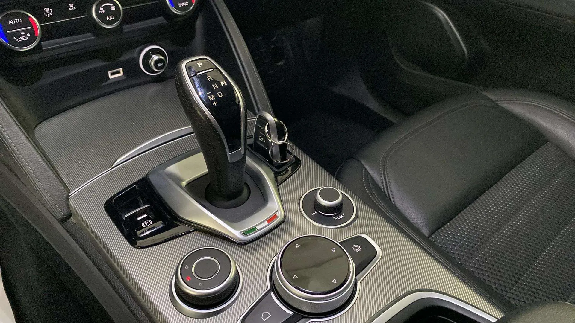 Alfa Romeo Stelvio 2.0 Gasolina Sprint Q4 - foto 26