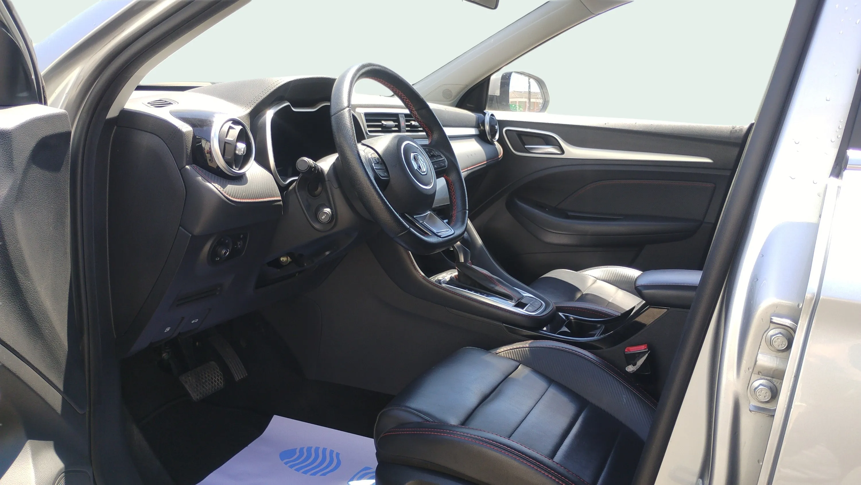 MG ZS 1.0T Luxury - foto 9