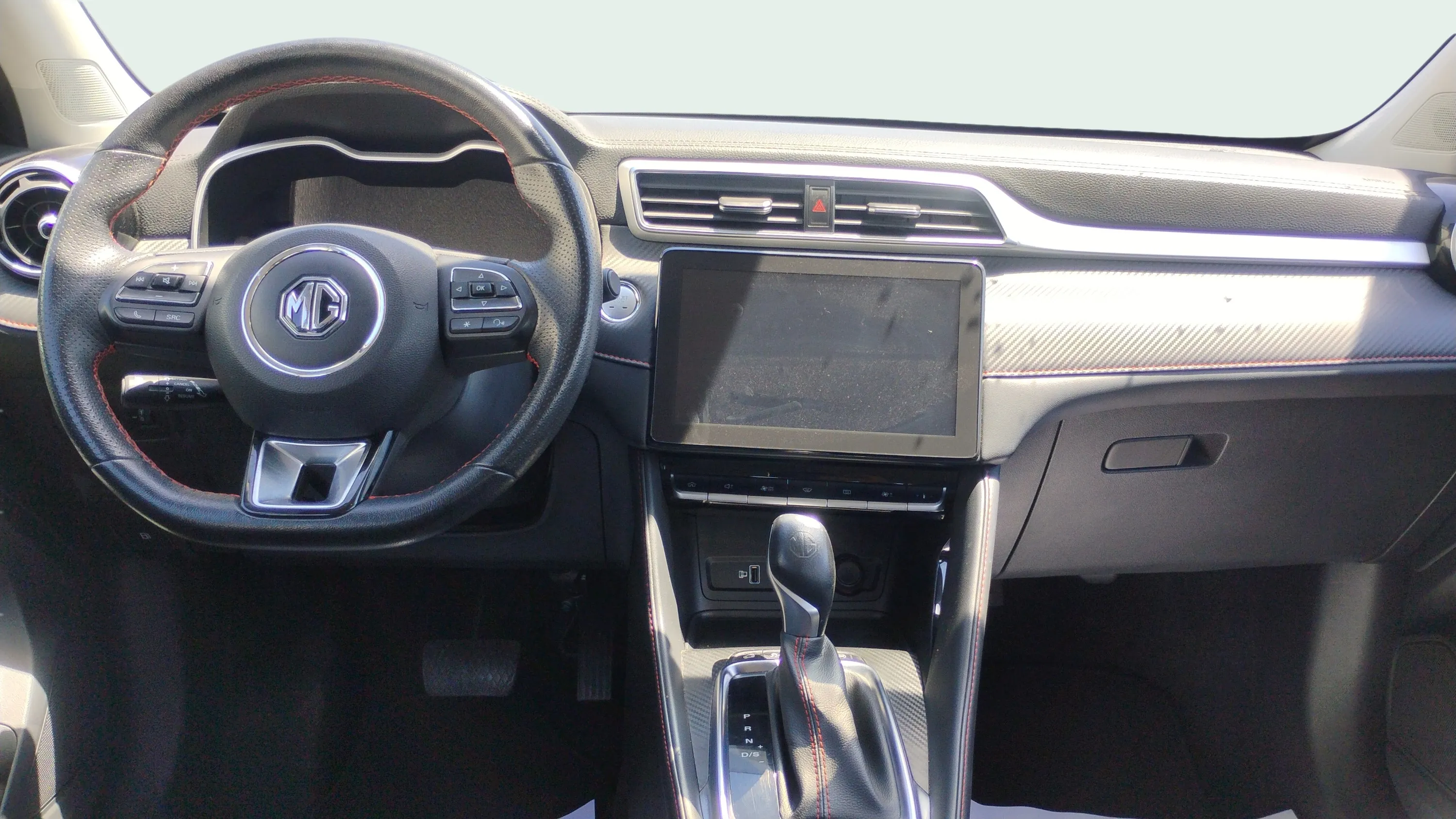 MG ZS 1.0T Luxury - foto 12