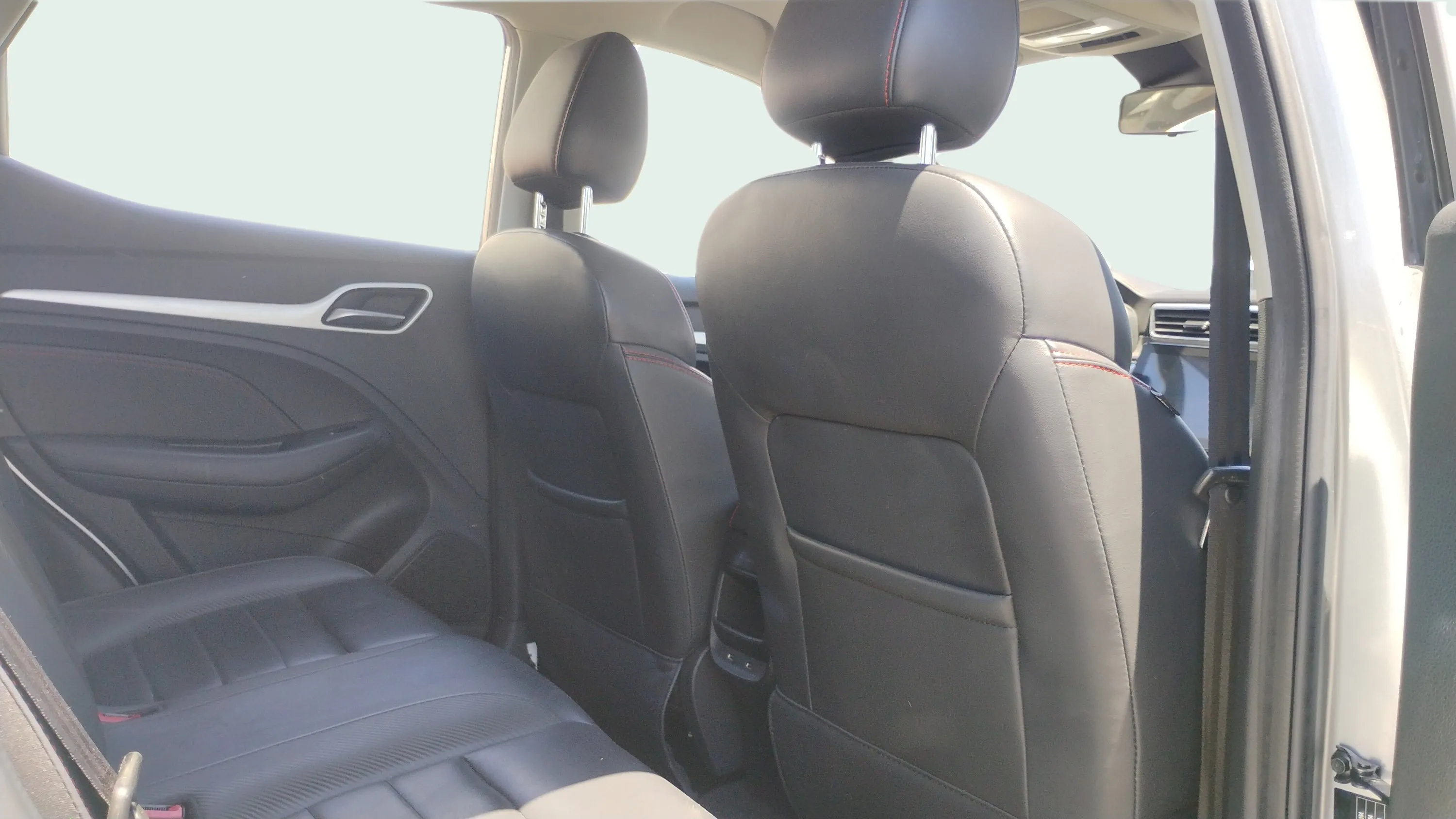 MG ZS 1.0T Luxury - foto 14