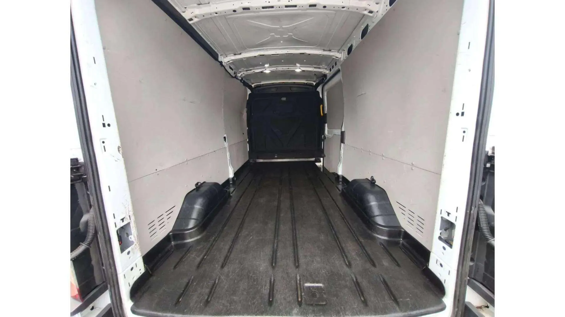 Ford Transit 2.0 EcoBlue L2H2 - foto 16