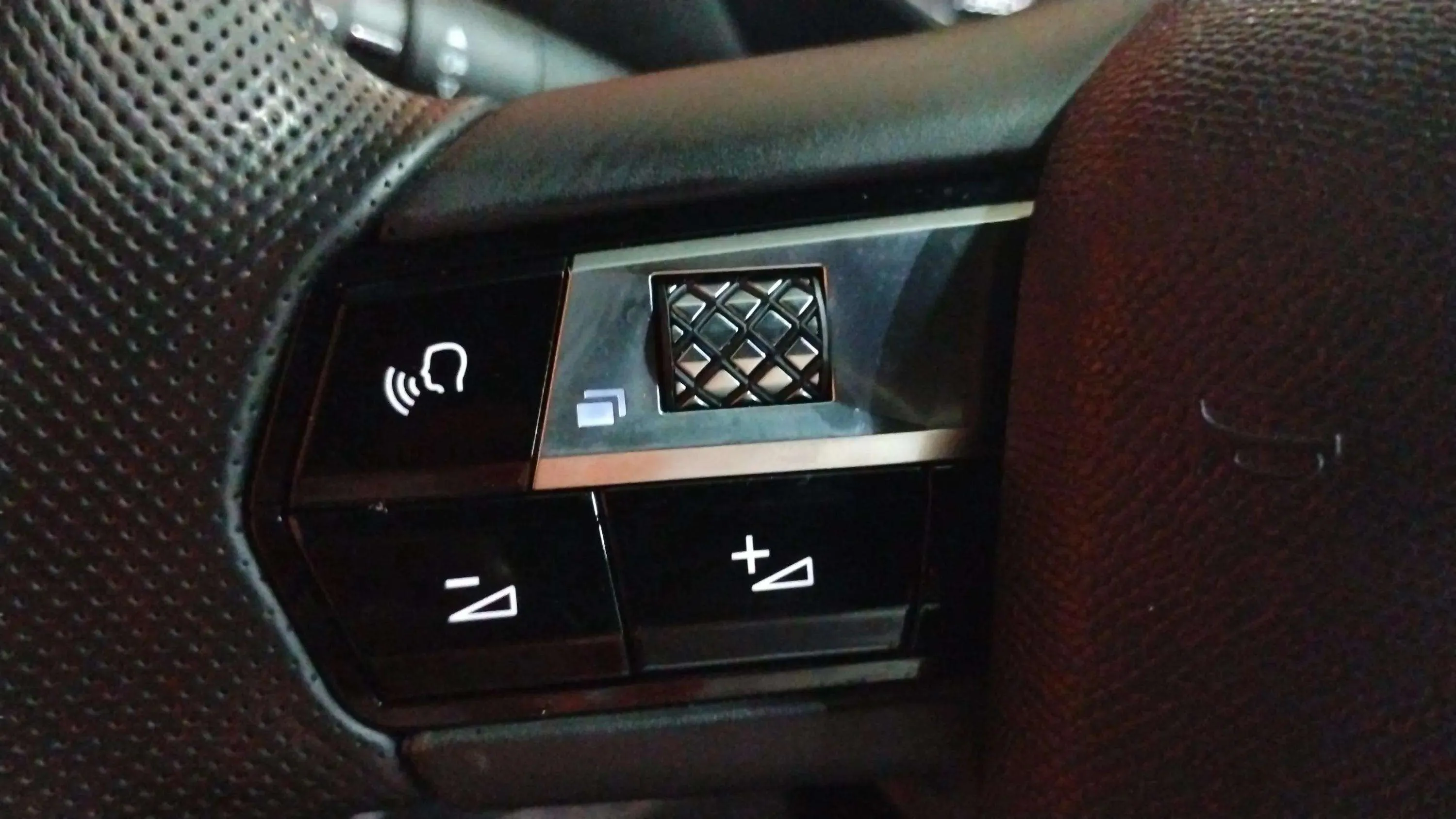 DS DS 3 Crossback PureTech Performance Line - foto 17