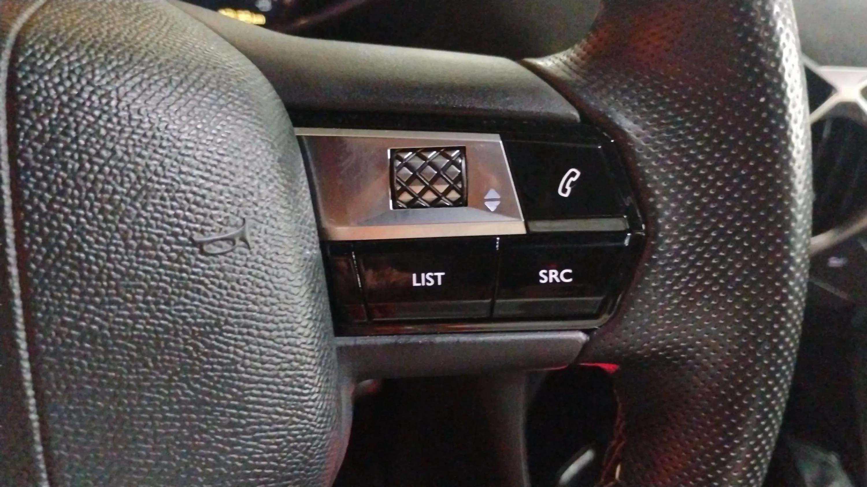 DS DS 3 Crossback PureTech Performance Line - foto 18