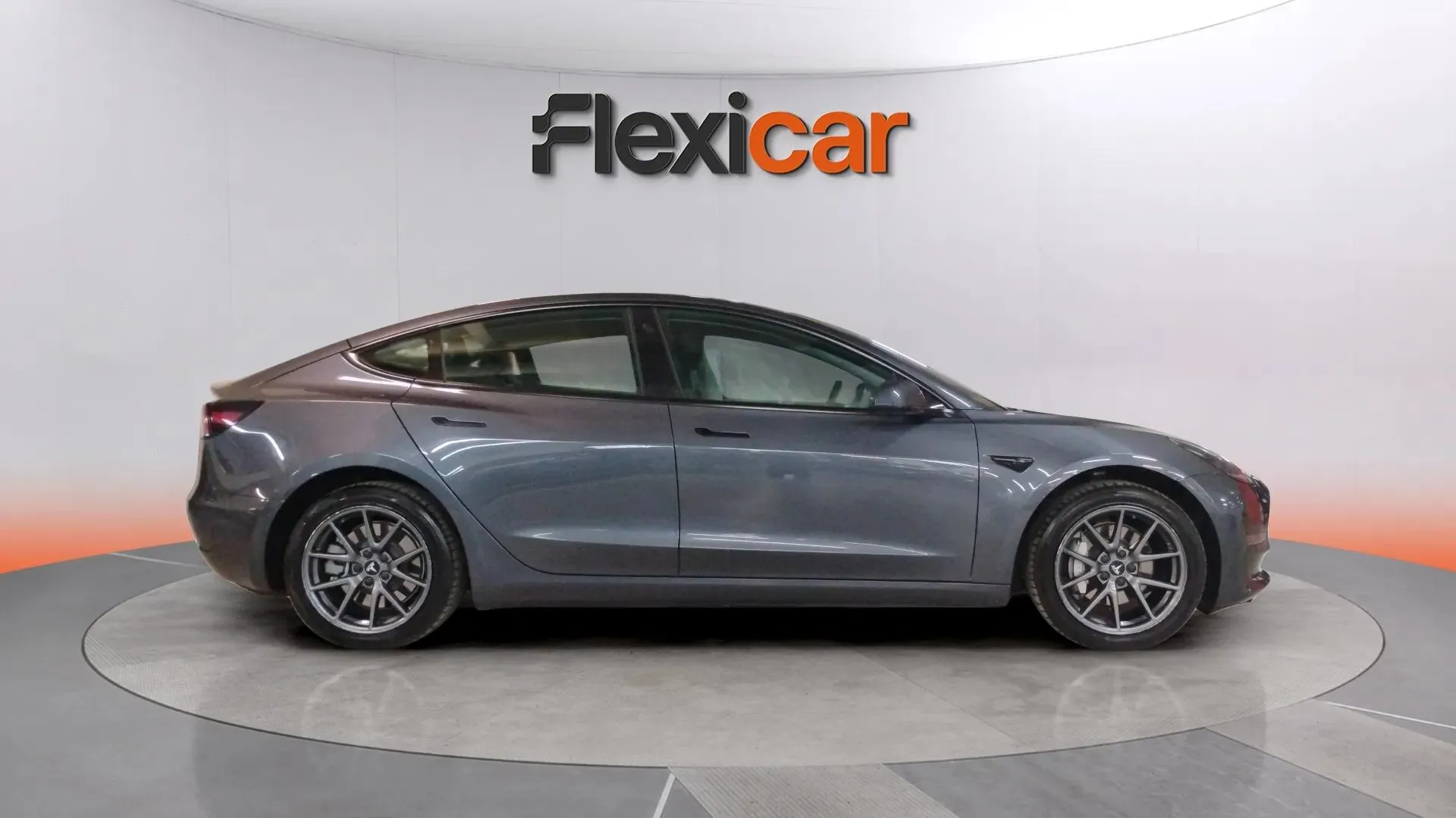 Tesla Model 3 RWD - foto 3
