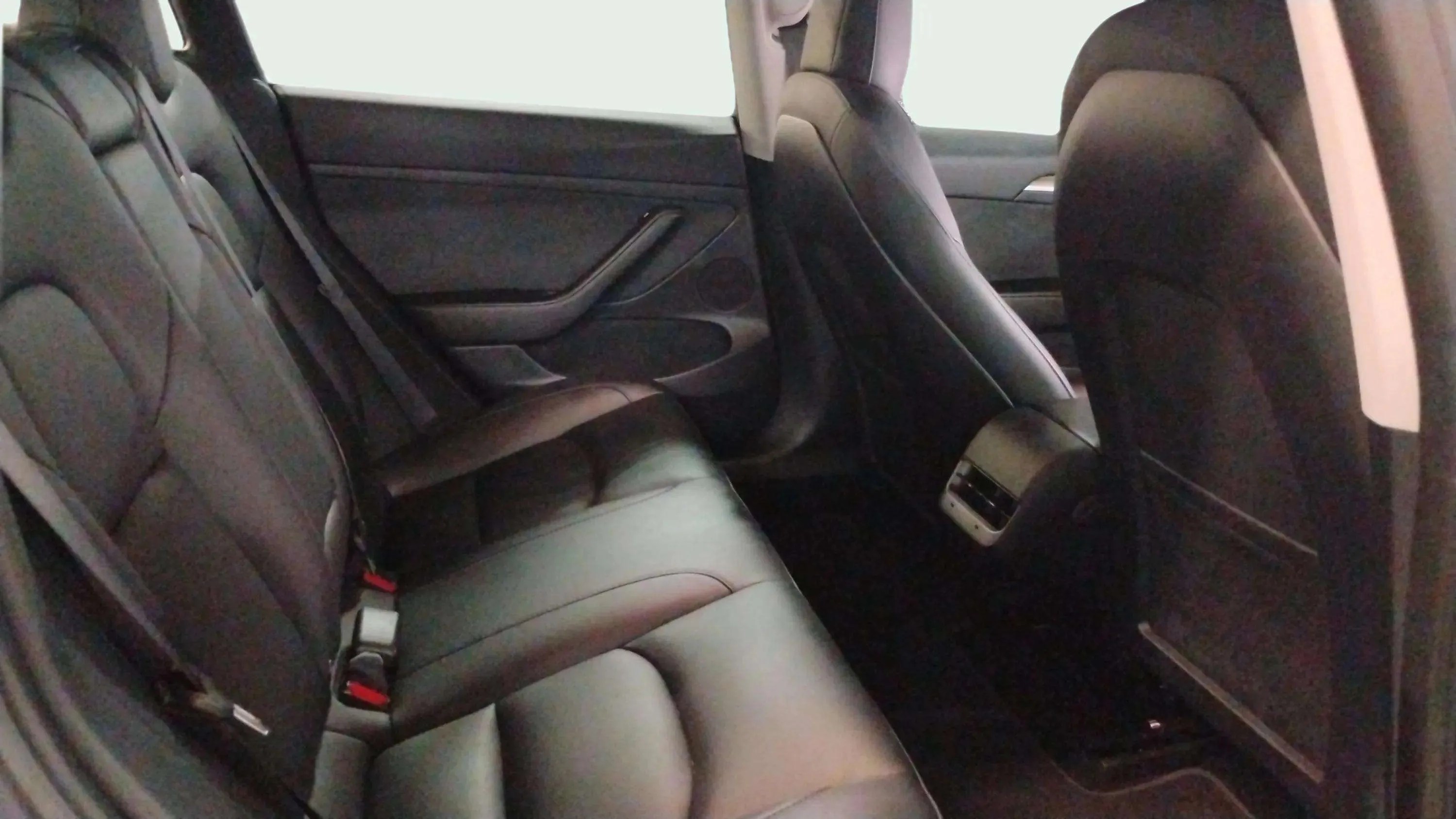 Tesla Model 3 RWD - foto 12
