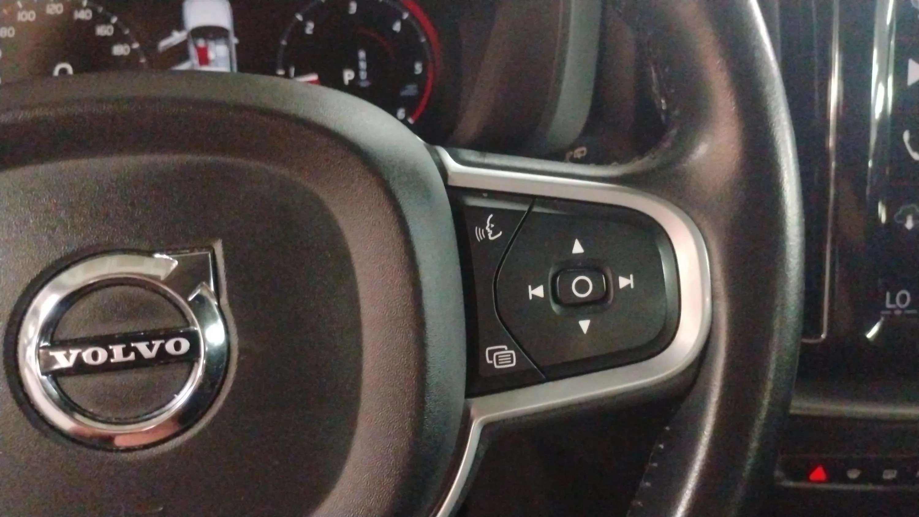 Volvo XC60 2.0 B4 D AWD Business Plus - foto 12