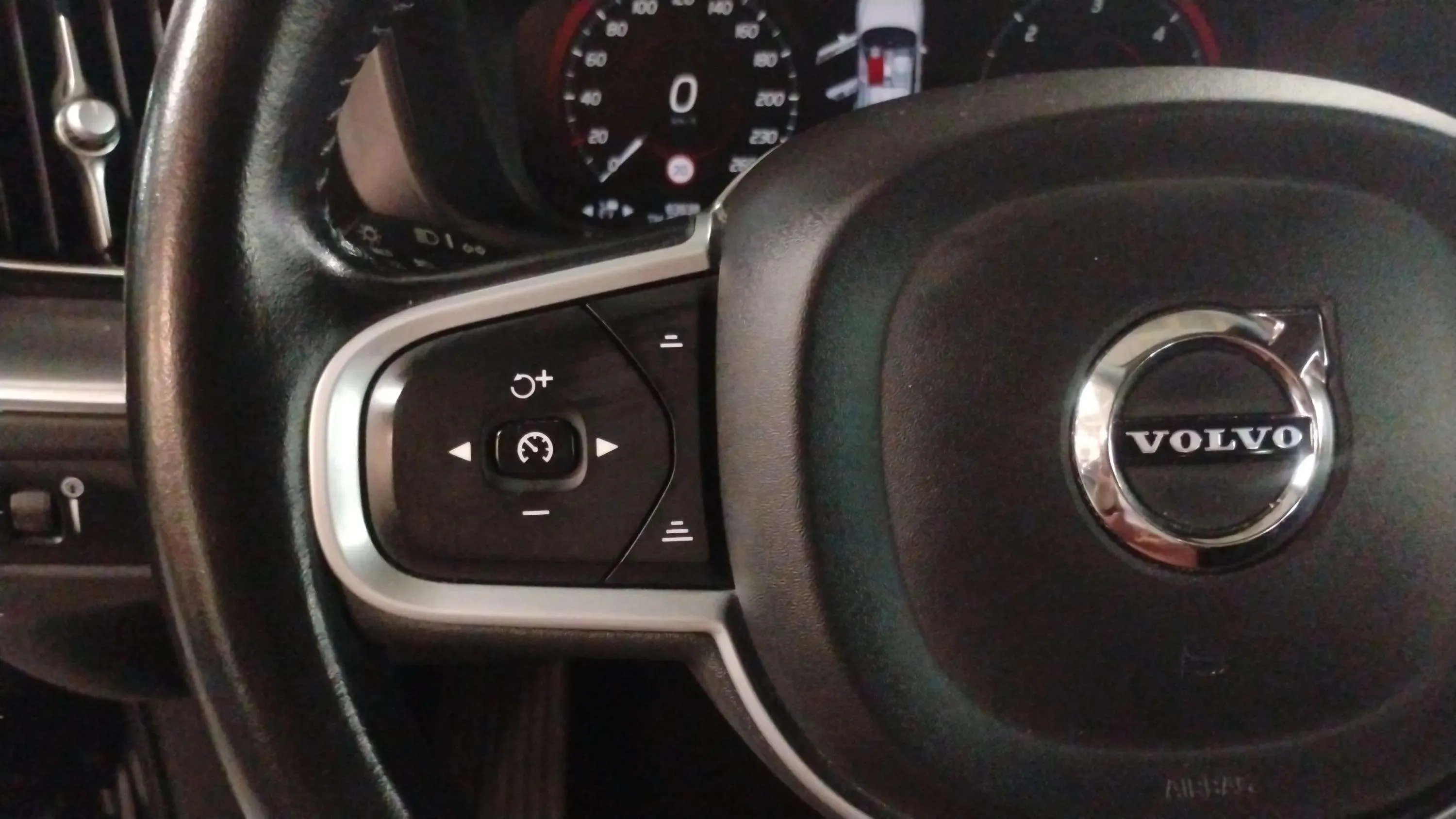 Volvo XC60 2.0 B4 D AWD Business Plus - foto 13