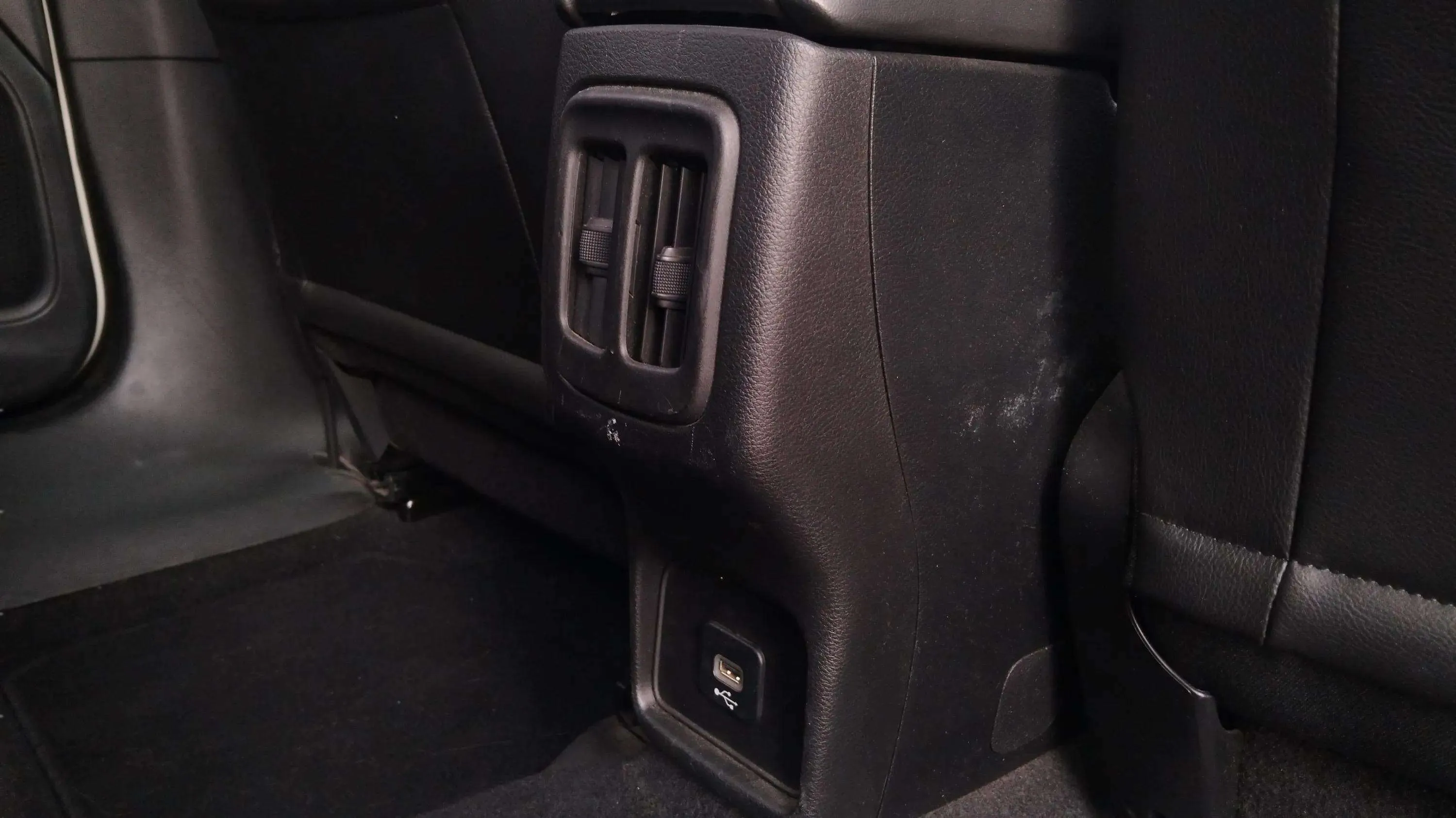 Jeep Compass 1.4 Mair Limited 4x4 AD - foto 29