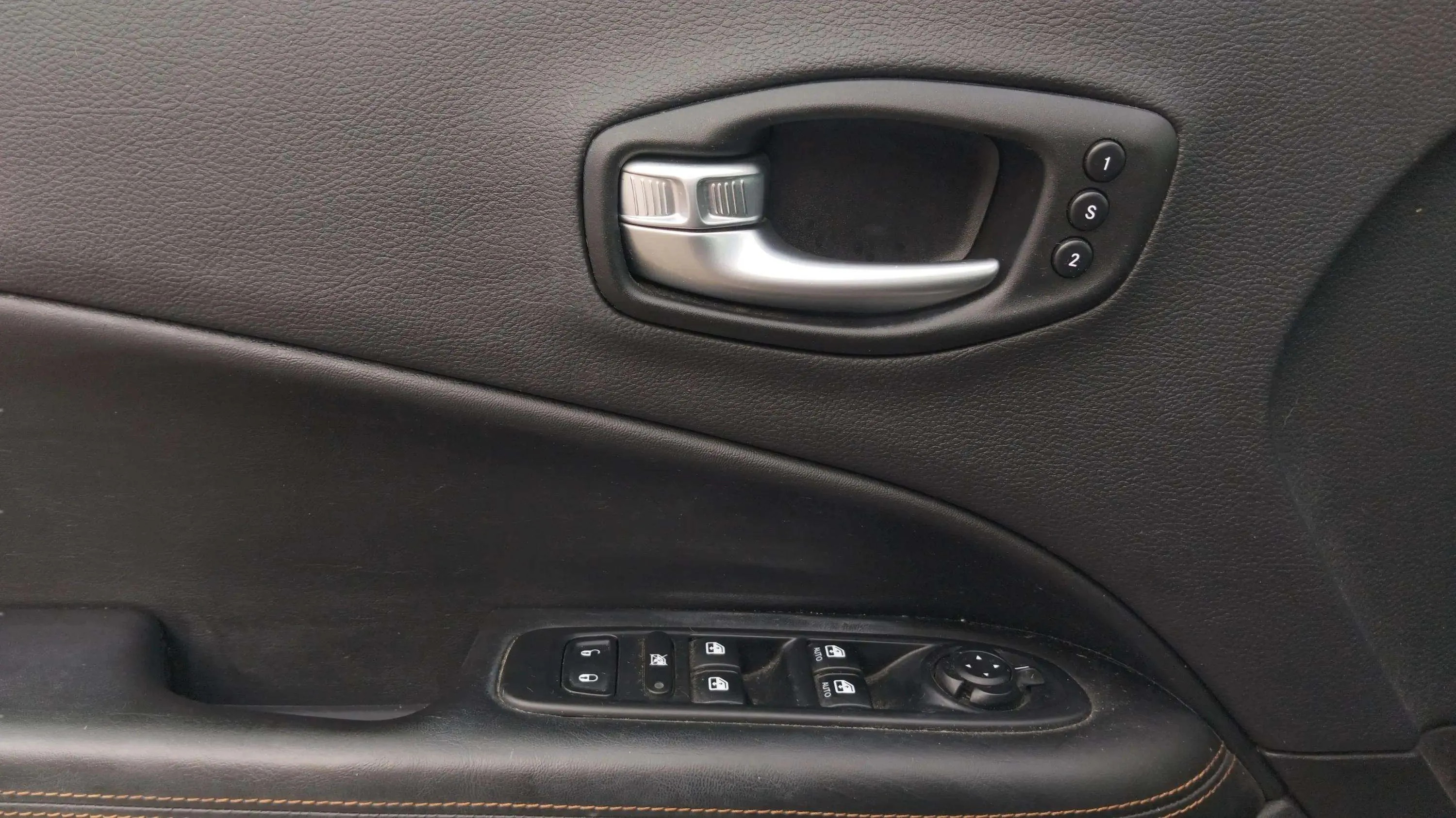 Jeep Compass 1.4 Mair Limited 4x4 AD - foto 32