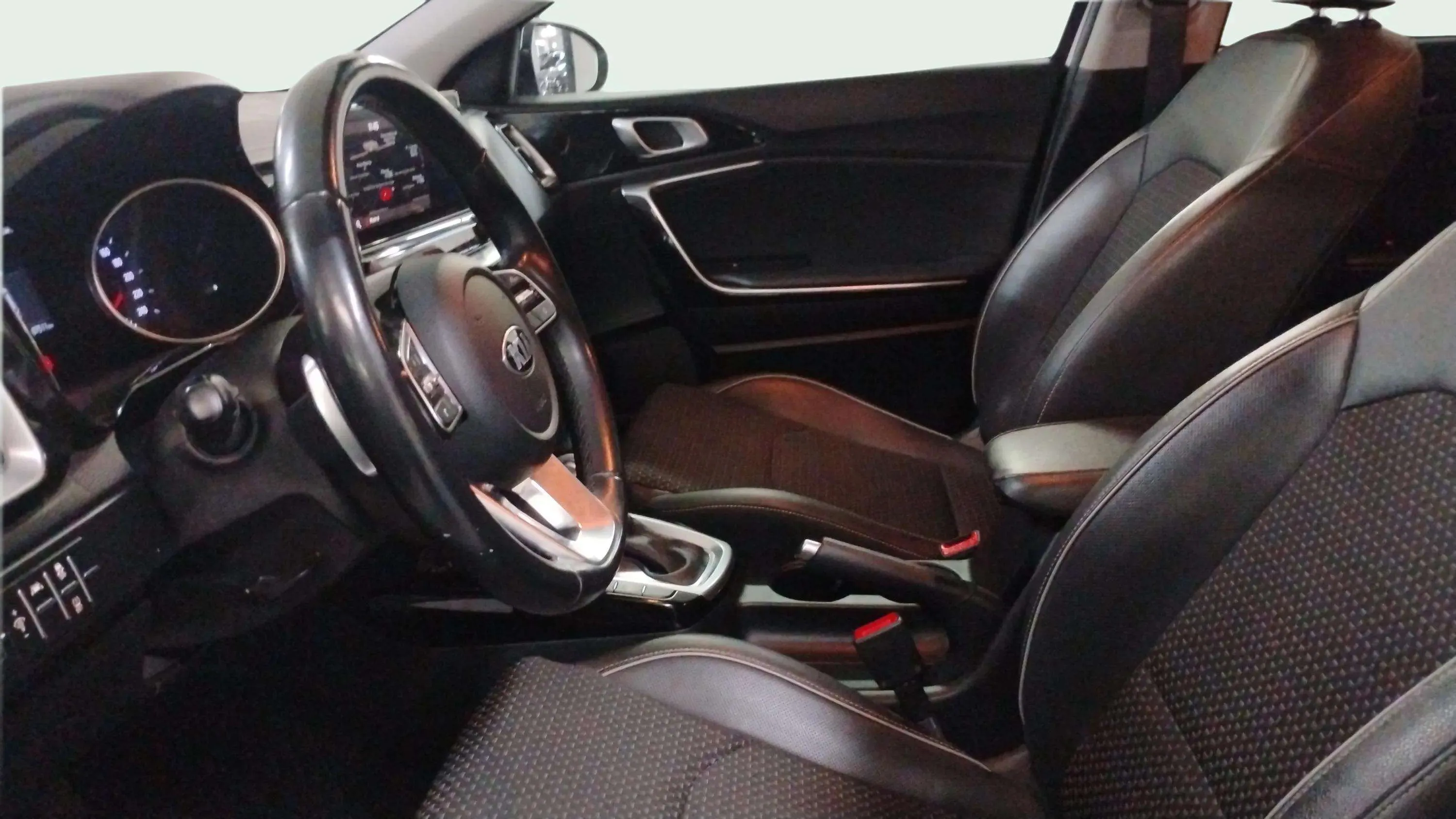 Kia Ceed Tourer 1.6 MHEV Tech DCT - foto 34