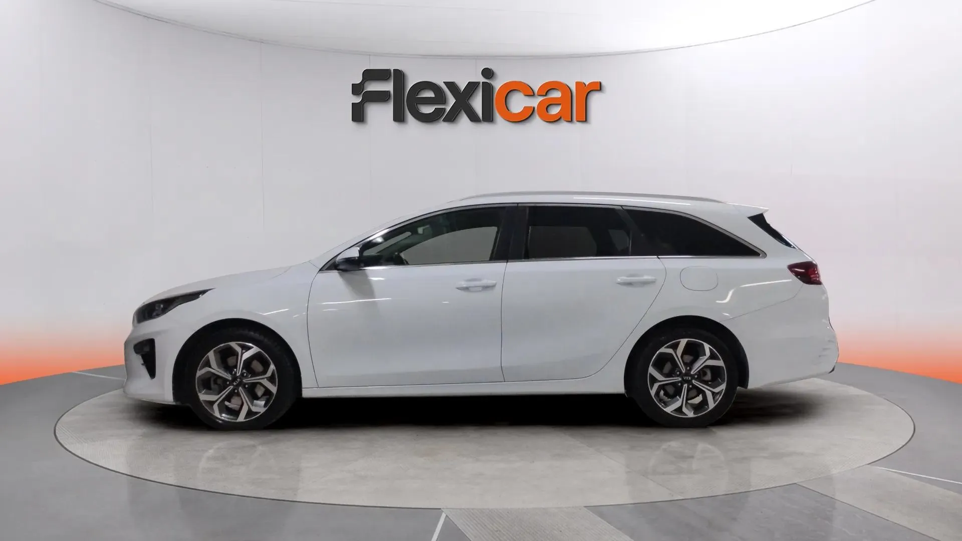 Kia Ceed Tourer 1.6 MHEV Tech DCT - foto 3