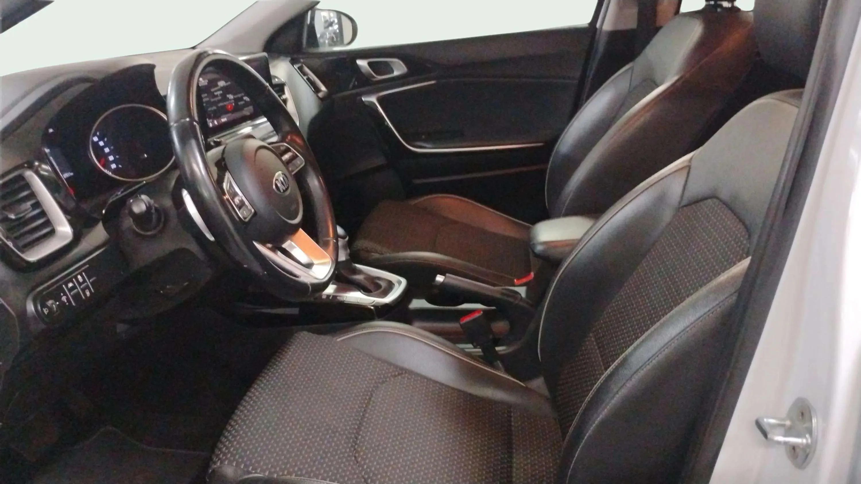 Kia Ceed Tourer 1.6 MHEV Tech DCT - foto 7