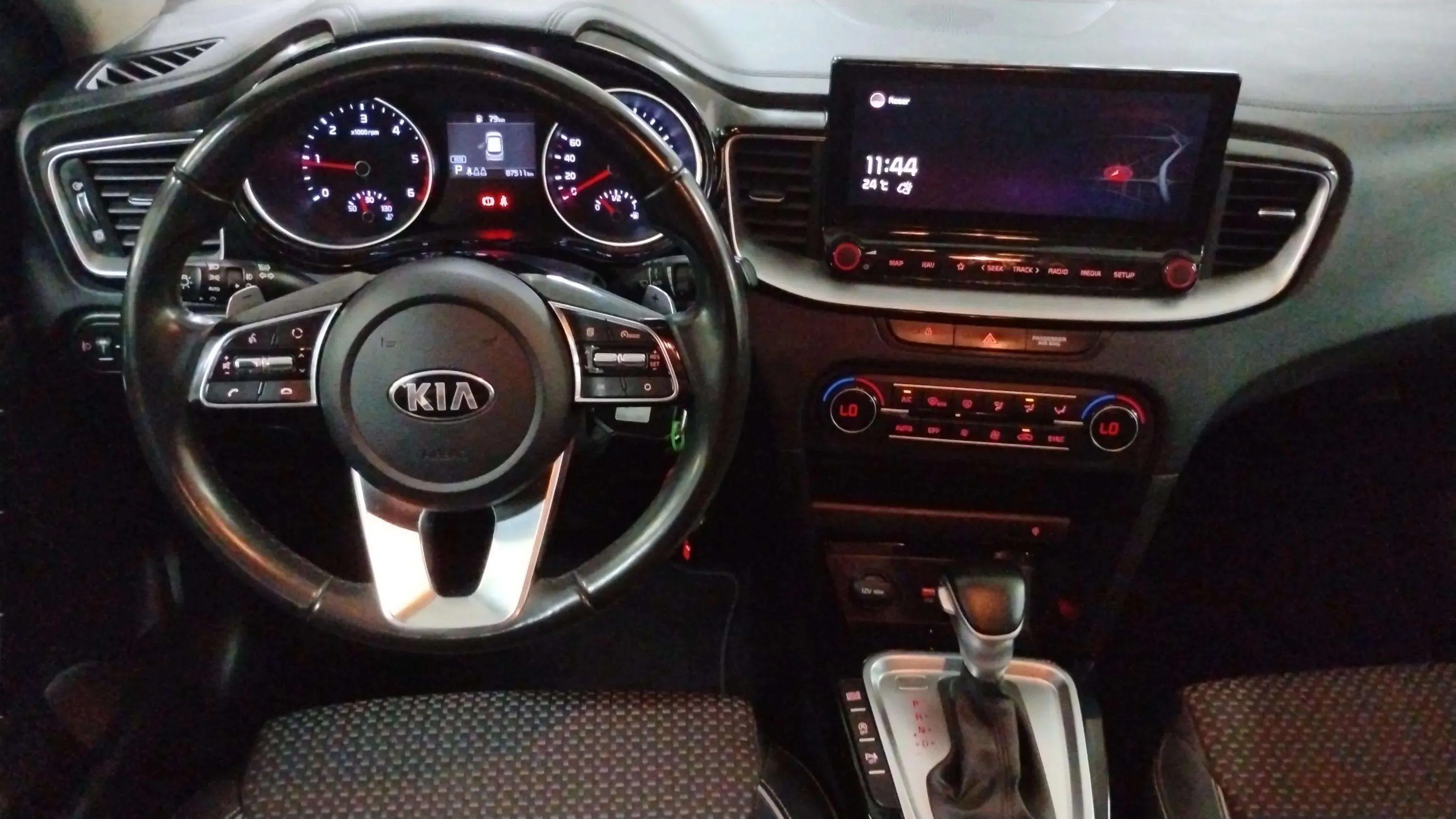 Kia Ceed Tourer 1.6 MHEV Tech DCT - foto 9