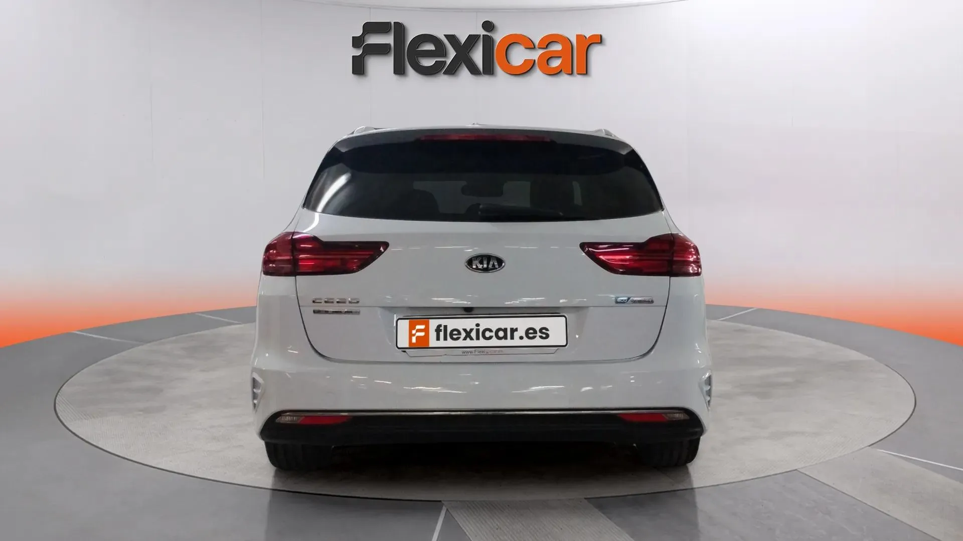 Kia Ceed Tourer 1.6 MHEV Tech DCT - foto 5