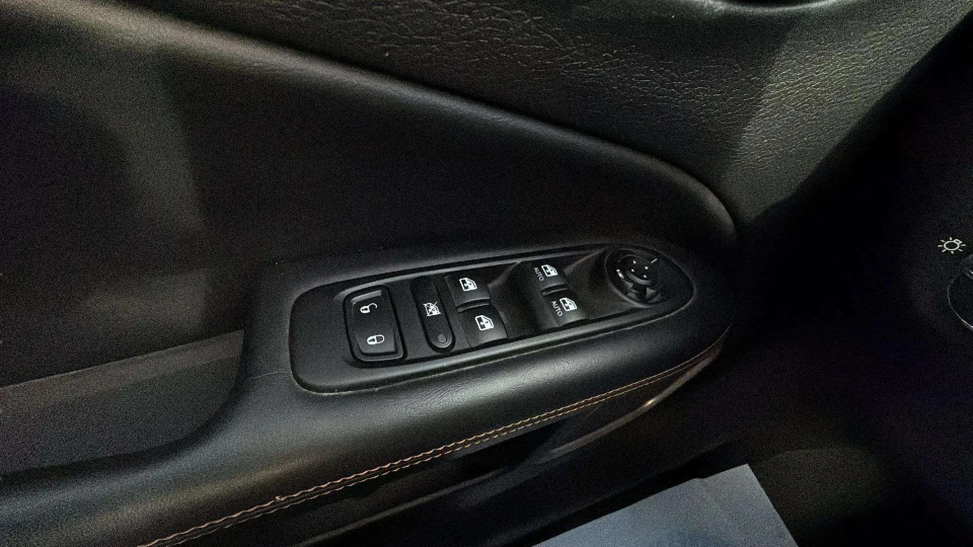 Jeep Compass 1.4 Mair Limited 4x2 - foto 17
